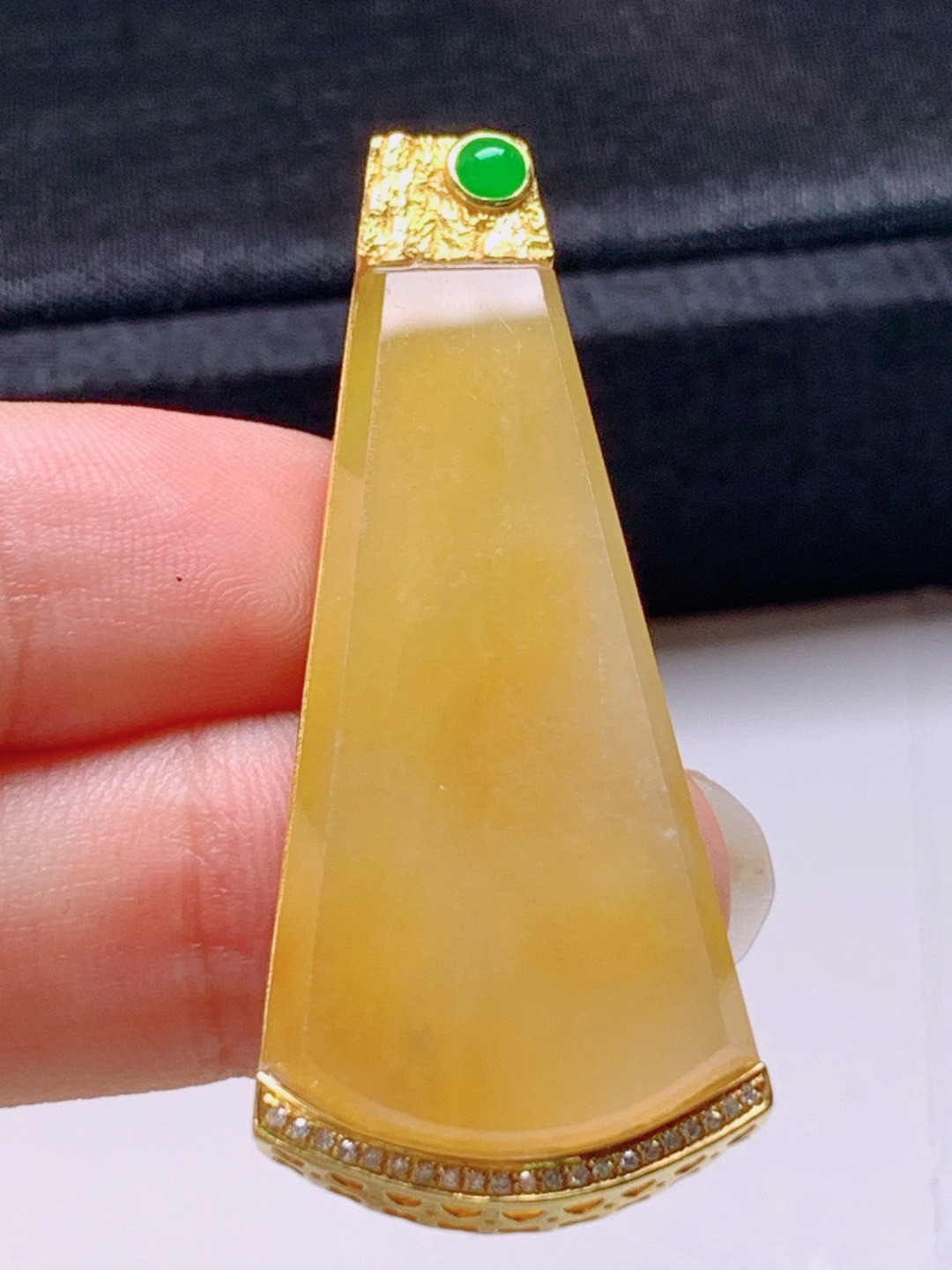 ️ 冰黄翡无事牌吊坠，无裂色正饱满，裸石38.8-19.2-4.447.1-6.4