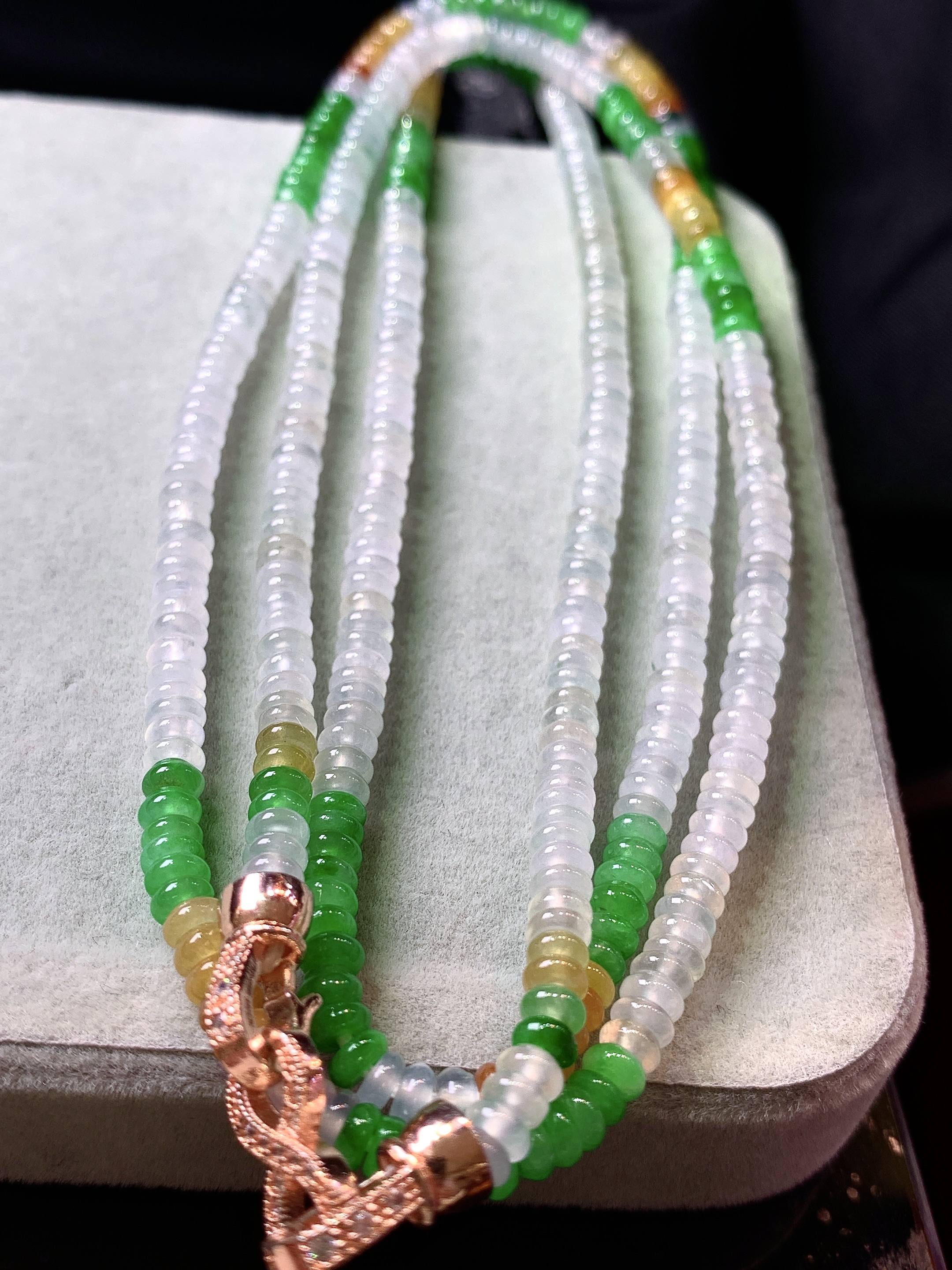 多彩算盘珠项链 玉质细腻 色泽艳丽清新 水润亮眼 整体尺寸3.5*2c5