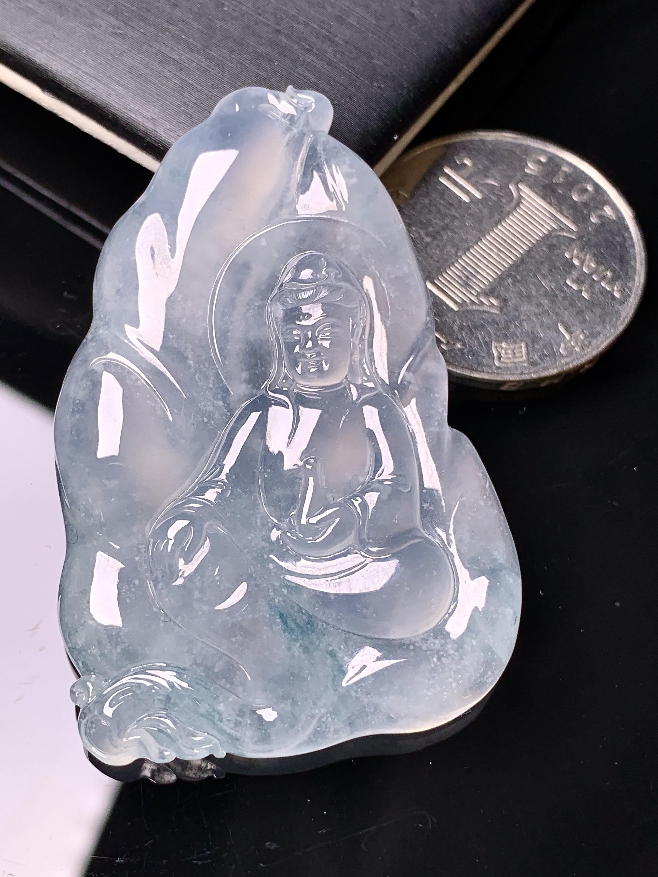冰种观音菩萨吊坠 玉质细腻 色泽艳丽清新 水润亮眼 整体尺寸50*33.6*6.3x7