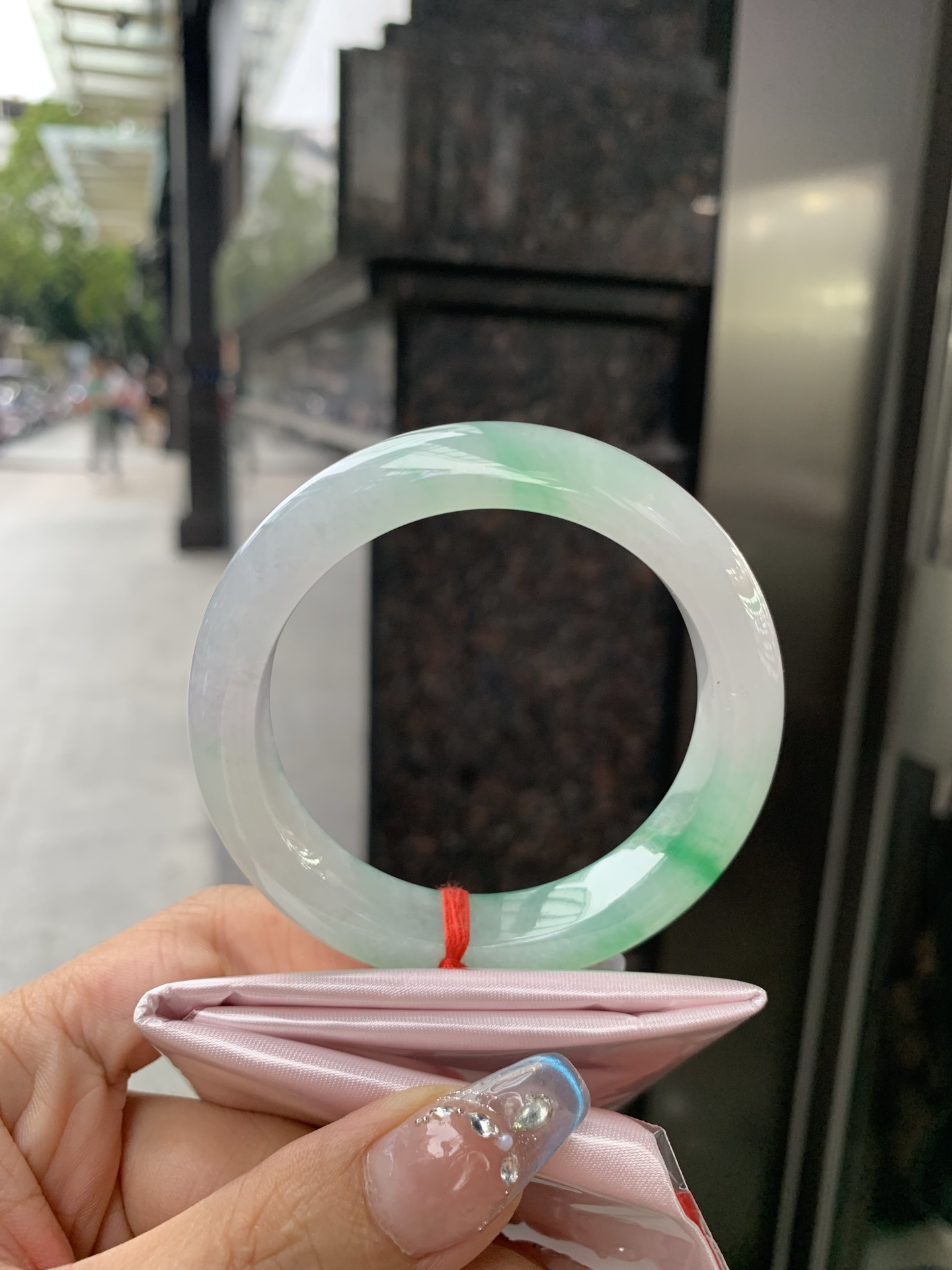 冰飘阳绿正圈53.5/12.1/8.80417-N461打灯细纹。底妆冰润清透，飘金丝阳绿花，鲜艳得像新冒头的嫩芽，灵动清新，即柔和又充满生机。