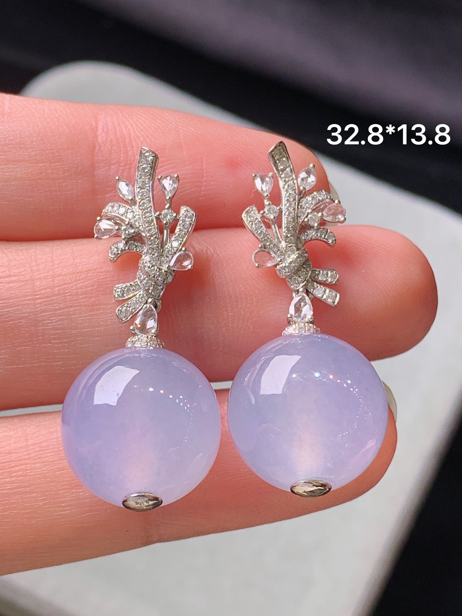 18k金钻镶嵌冰淡紫圆珠耳坠 玉质细腻 色泽艳丽清新 水润亮眼 整体尺寸32.8*13.8m5