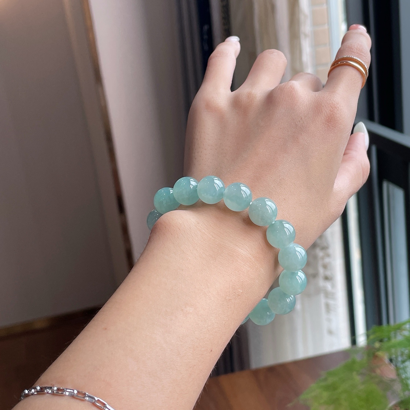 仅一条 冰蓝手串 
尺寸：12.4/16颗