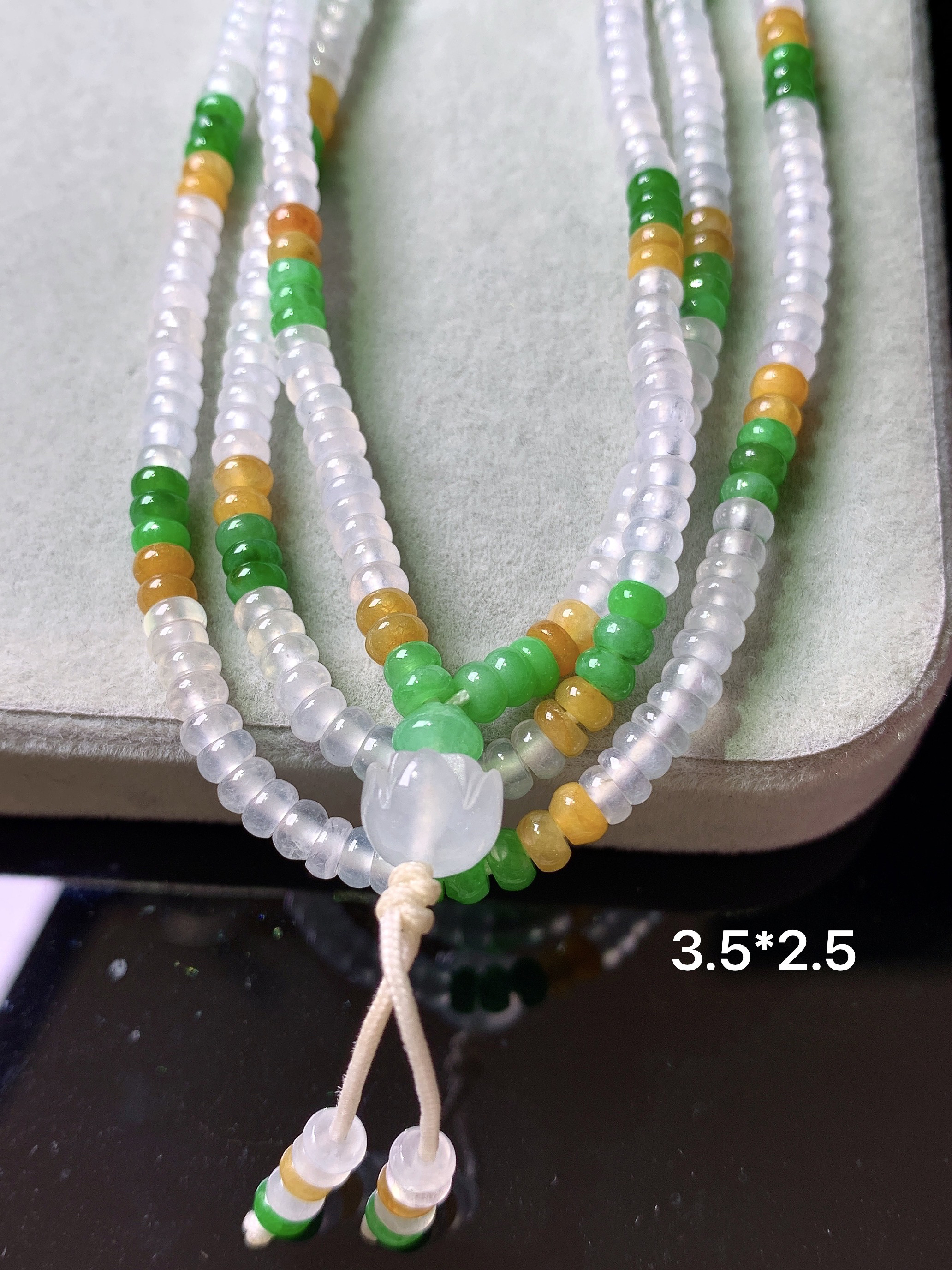 冰黄绿算盘珠项链 玉质细腻 色泽艳丽清新 水润亮眼 整体尺寸3.5*2.5c5