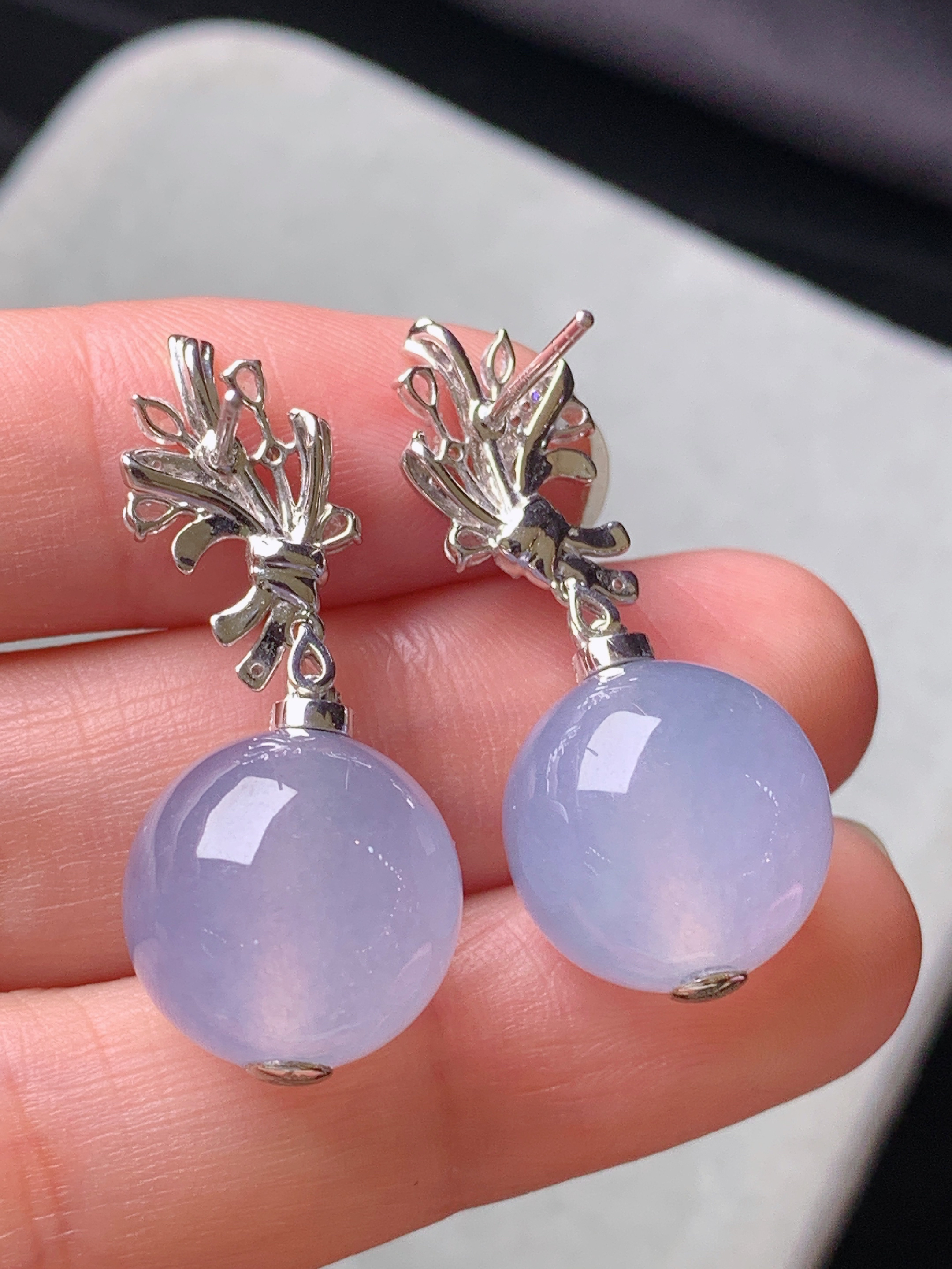 18k金钻镶嵌冰淡紫圆珠耳坠 玉质细腻 色泽艳丽清新 水润亮眼 整体尺寸32.8*13.8m5