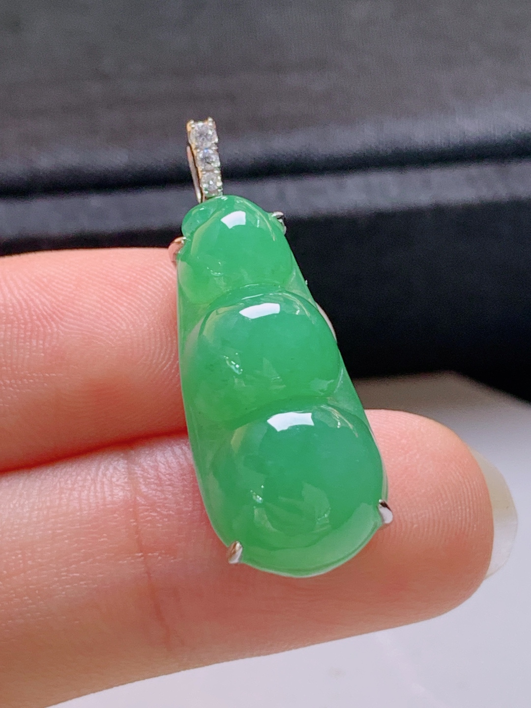 ️ 冰阳绿福豆吊坠，无裂色阳水润，裸石23.7-10.9-5.729.9-8.1