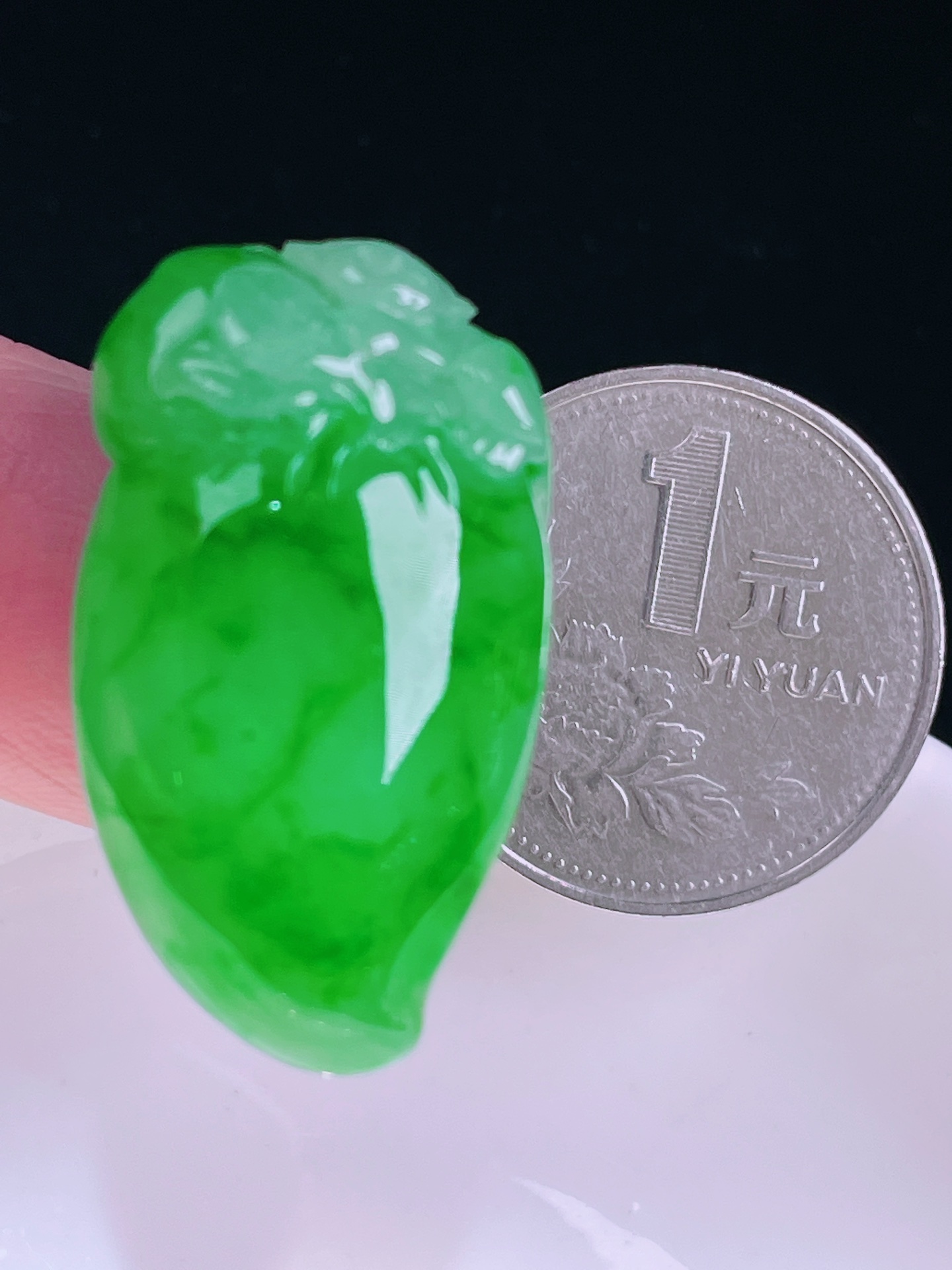 ️冰绿福瓜，老种起光，细底通透，尺寸：31.3/18/11.6mm0417