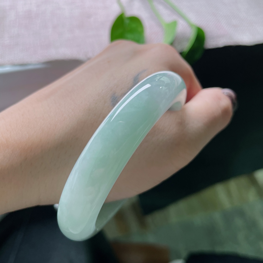 54.7/12.3/8.4，浅绿底正圈，干净，细润，时尚美观，优雅永不过时，无裂，ss50900a