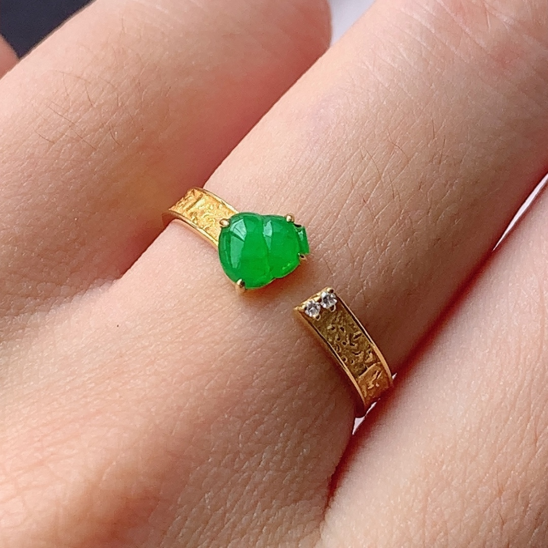 ️️冰阳绿葫芦女戒，种老色阳，无裂底子细腻，佩戴优雅大方，5.5-4.6-3.8