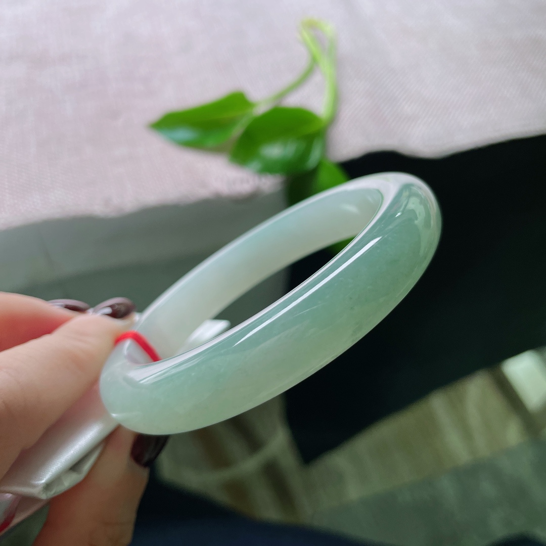 60/12.1/8.8，浅油正圈，大圈口，颜色由浅入深，衬得皮肤白皙透亮，气质温婉。无裂，ss50345a