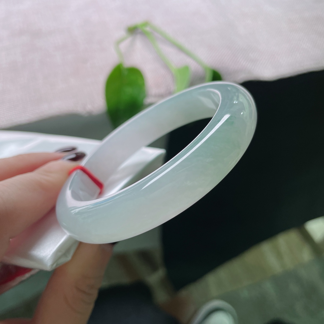 55.6/12.2/8.3飘花正圈，清润，起光，钟灵毓秀，灵巧天真，无裂，ss50390a