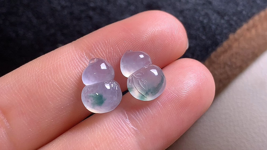 ️天然翡翠，飘花葫芦，尺寸11-8-3.9，xw416