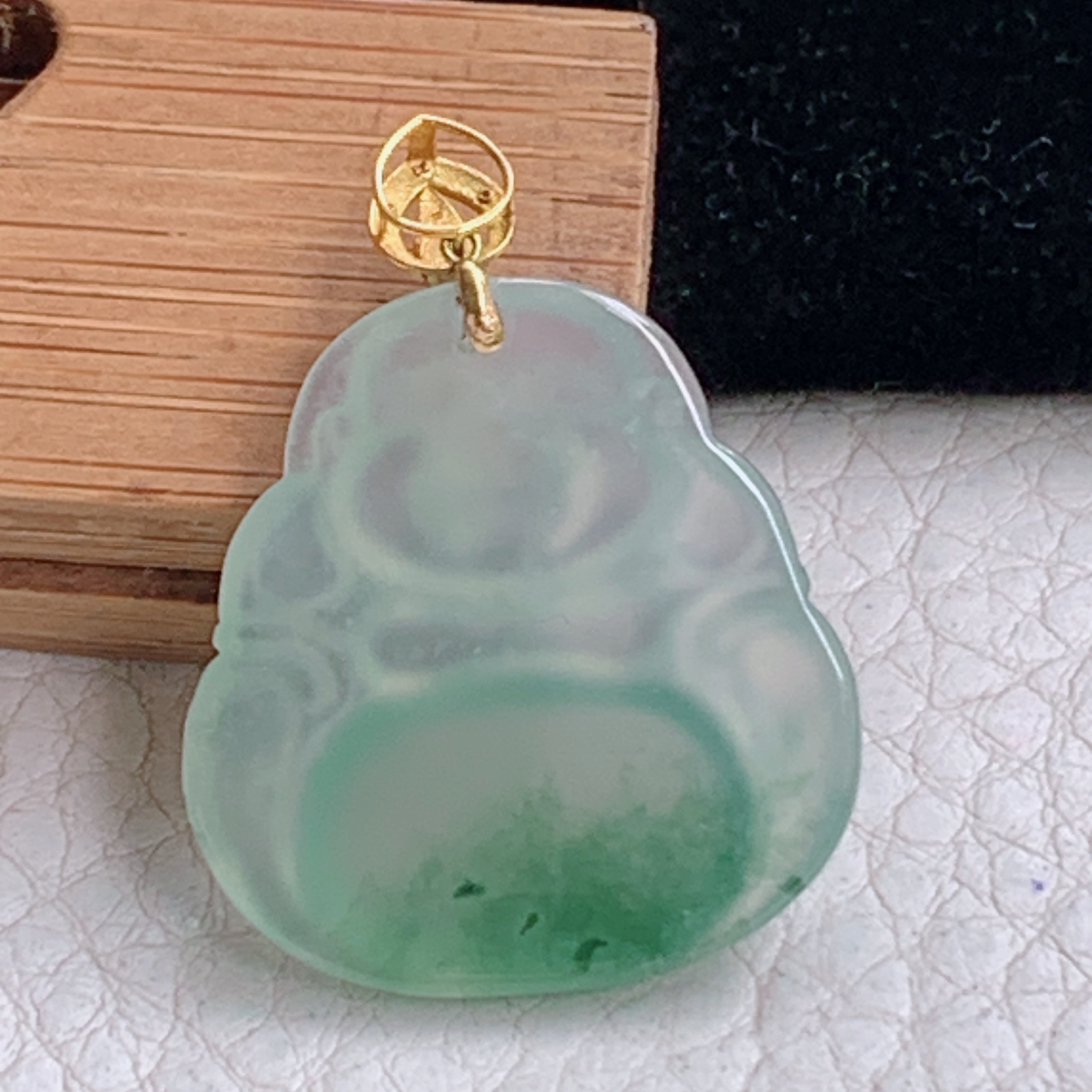 zz3实拍25*23.8*5天然缅甸翡翠冰种佛公吊坠 镶金扣精雕弥勒佛一刀切