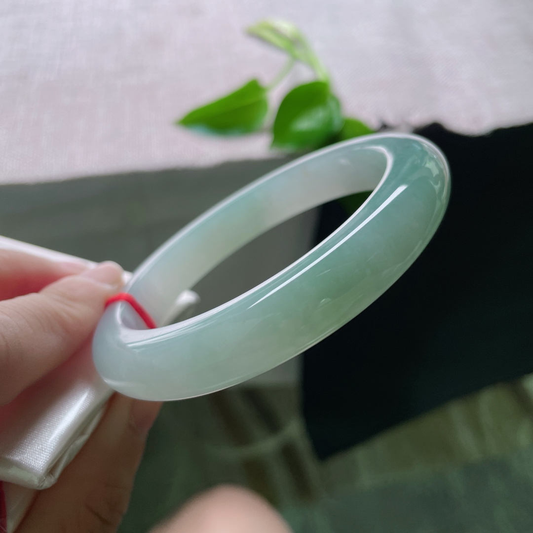 60.6/11.5/9.2，蓝底正圈，大圈口，种老，冰湖映空，蓝底生辉。无裂，ss48608a