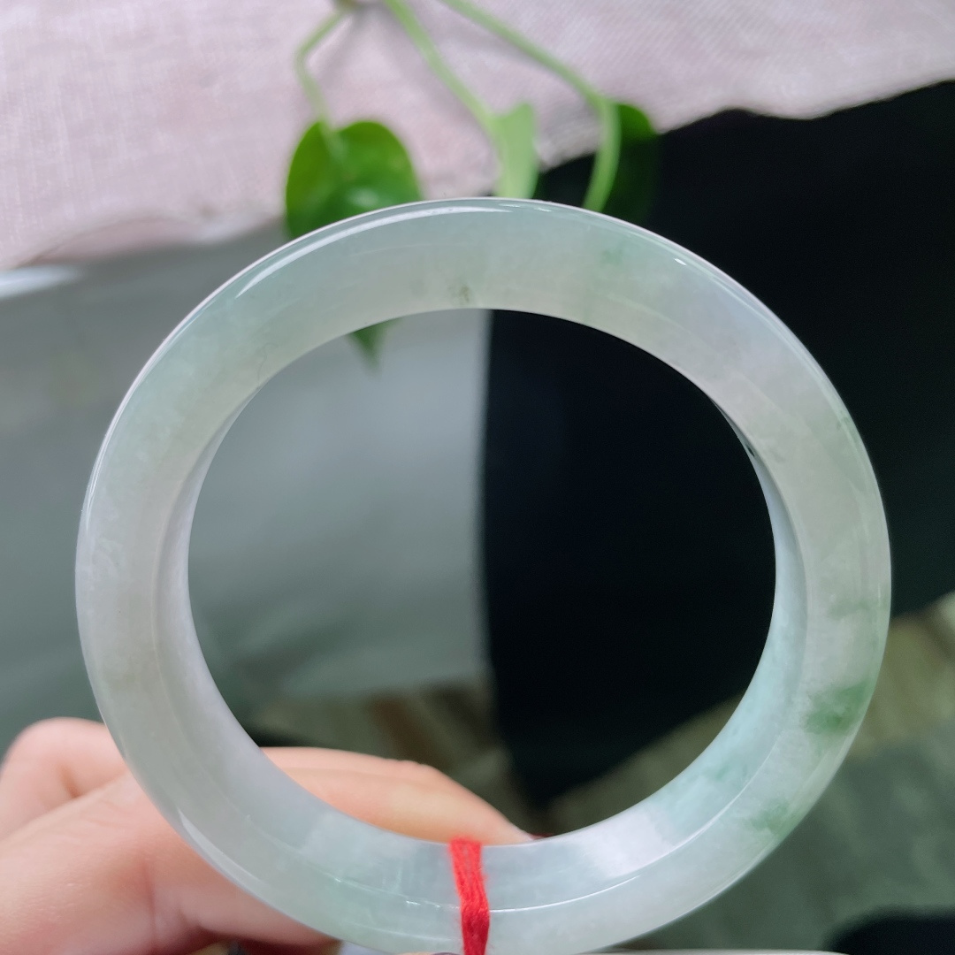 54.3/11.6/8.1，飘花正圈，水头好，质地温润细腻，干净清爽，一点皮纹，无裂，ss50492a