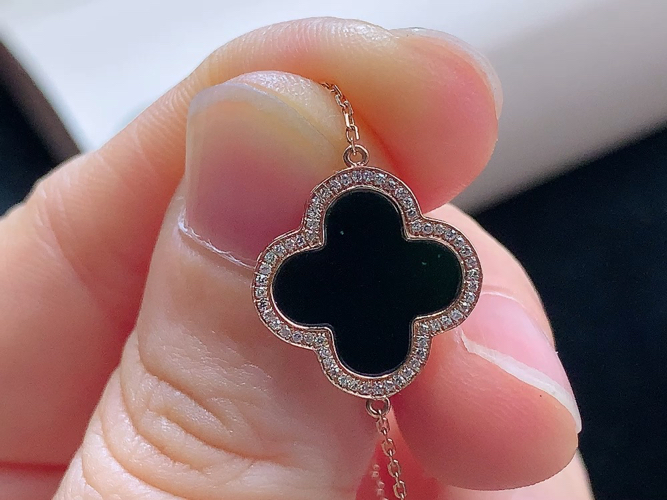 ️ 18K金伴钻墨翠四叶草手链，尺寸14.8-12.7-1.5mm，包A附证书