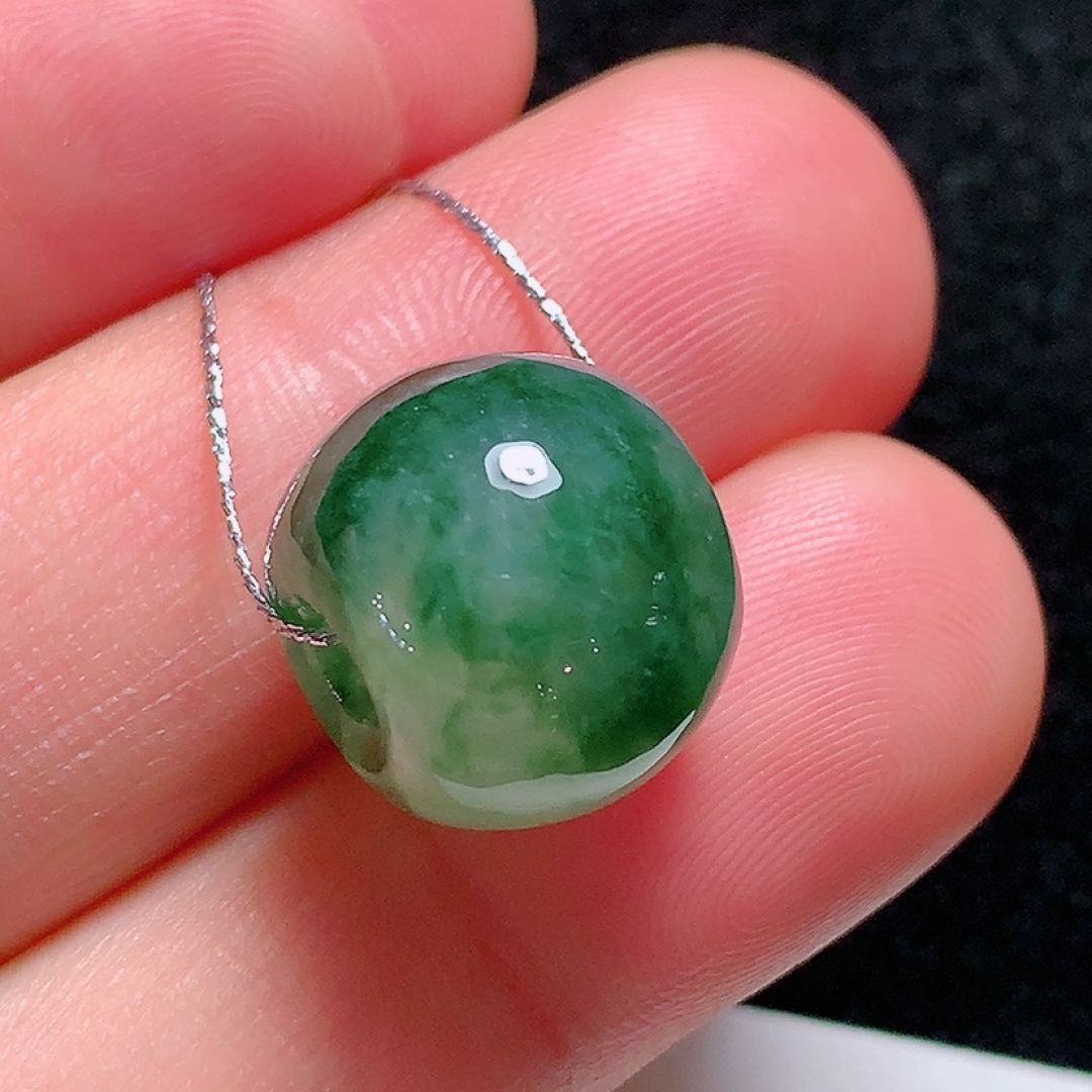 ️冰种飘花圆珠，种老水头好，又冰又润，饱满无裂，尺寸：11.8/14.2mm