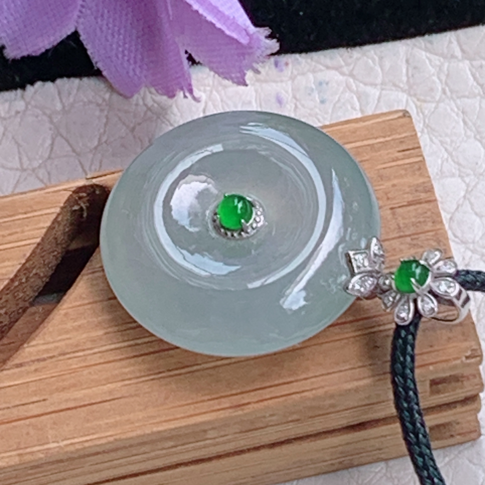 zz3实拍26.8*19.5*6天然缅甸翡翠冰透平安扣吊坠 镶金玉扣锁骨坠