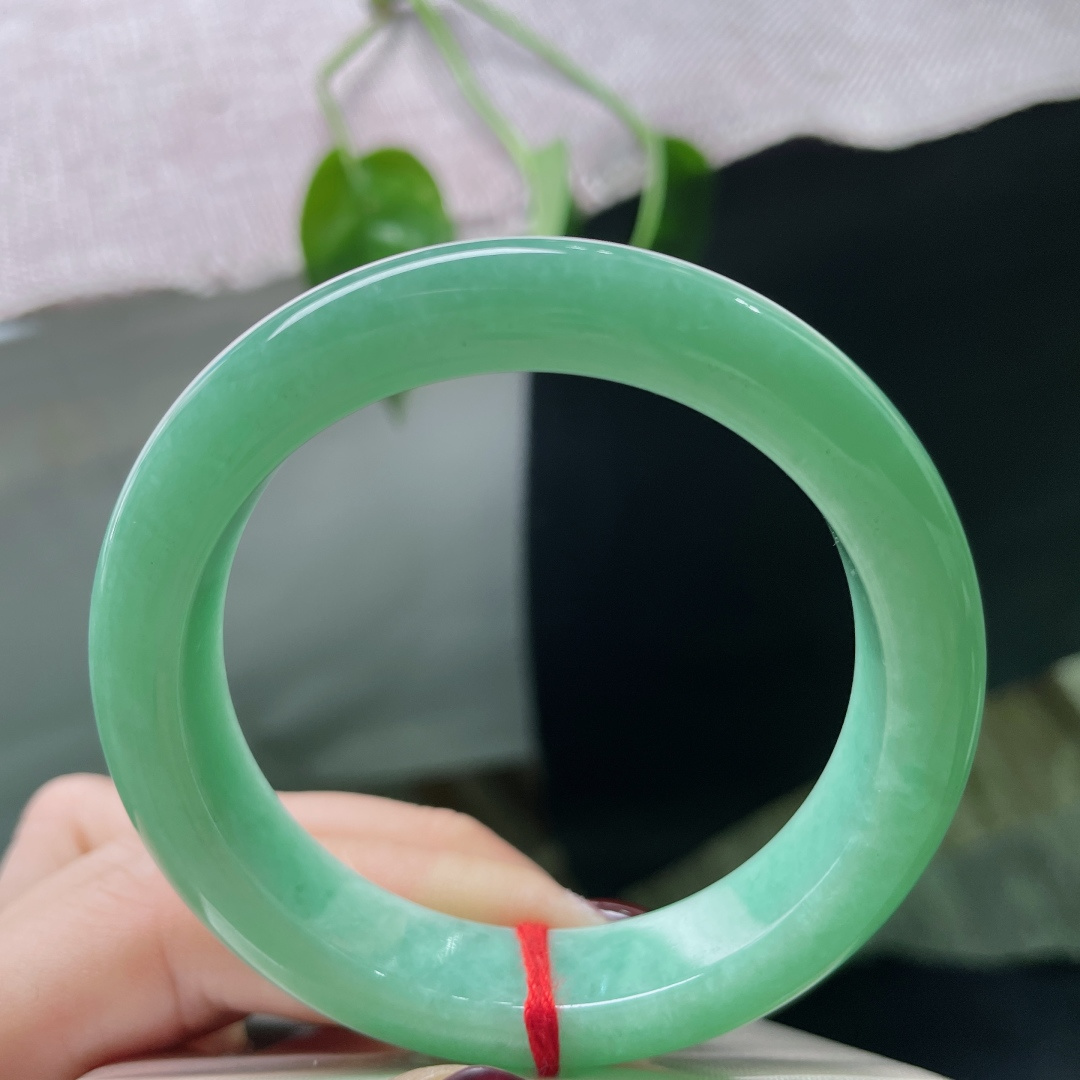 51.7/11.9/8.2，苹果绿正圈，翠色伊人，碧波荡漾，举手投足尽显贵气，晶体，无裂，ss50805a