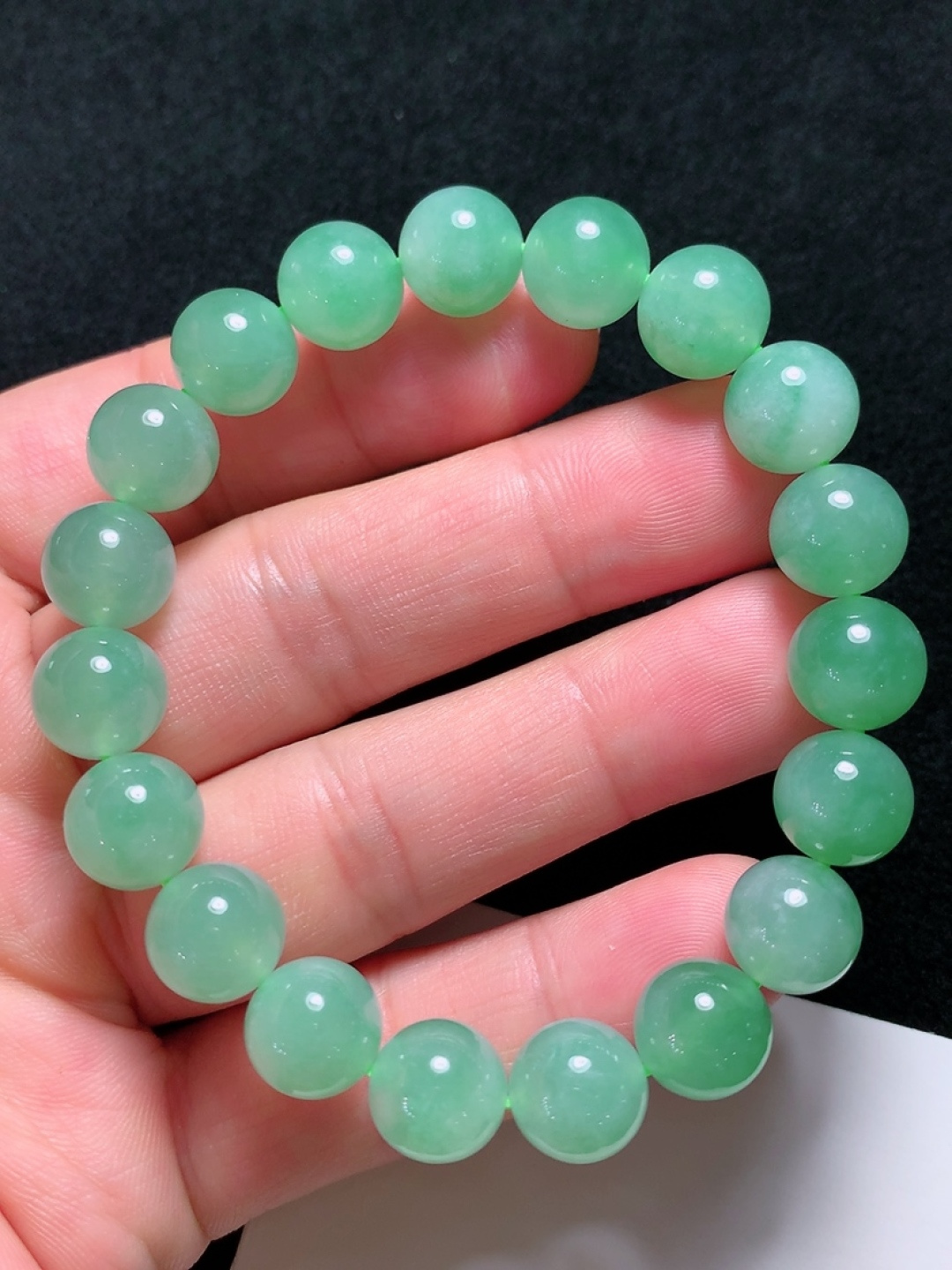 ️冰绿手串，种老水头好，又冰又润，饱满大气，尺寸：9.7mm19粒，ss50182a