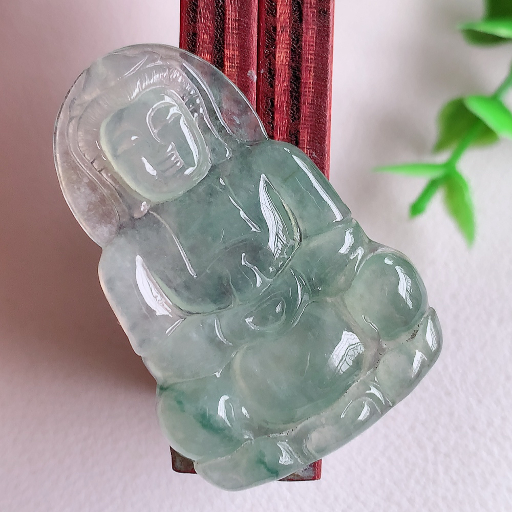 冰润精雕观音吊坠，法相端庄大气，工艺精湛，种色浓郁，细腻饱满冰润，种老水足，收藏佳品，佩戴大气  W01.16   尺寸：41.2-27.5-4.3mm