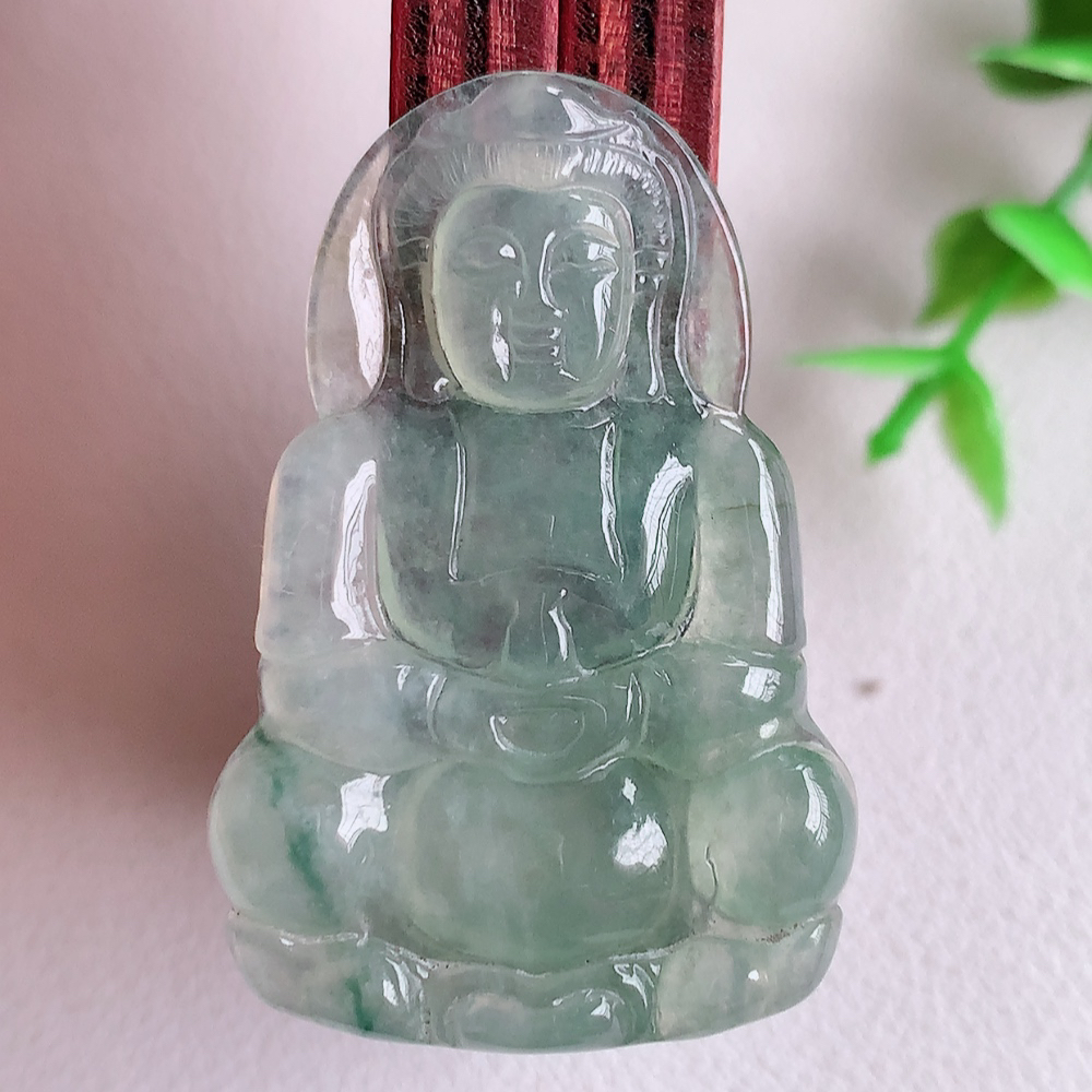 冰润精雕观音吊坠，法相端庄大气，工艺精湛，种色浓郁，细腻饱满冰润，种老水足，收藏佳品，佩戴大气  W01.16   尺寸：41.2-27.5-4.3mm