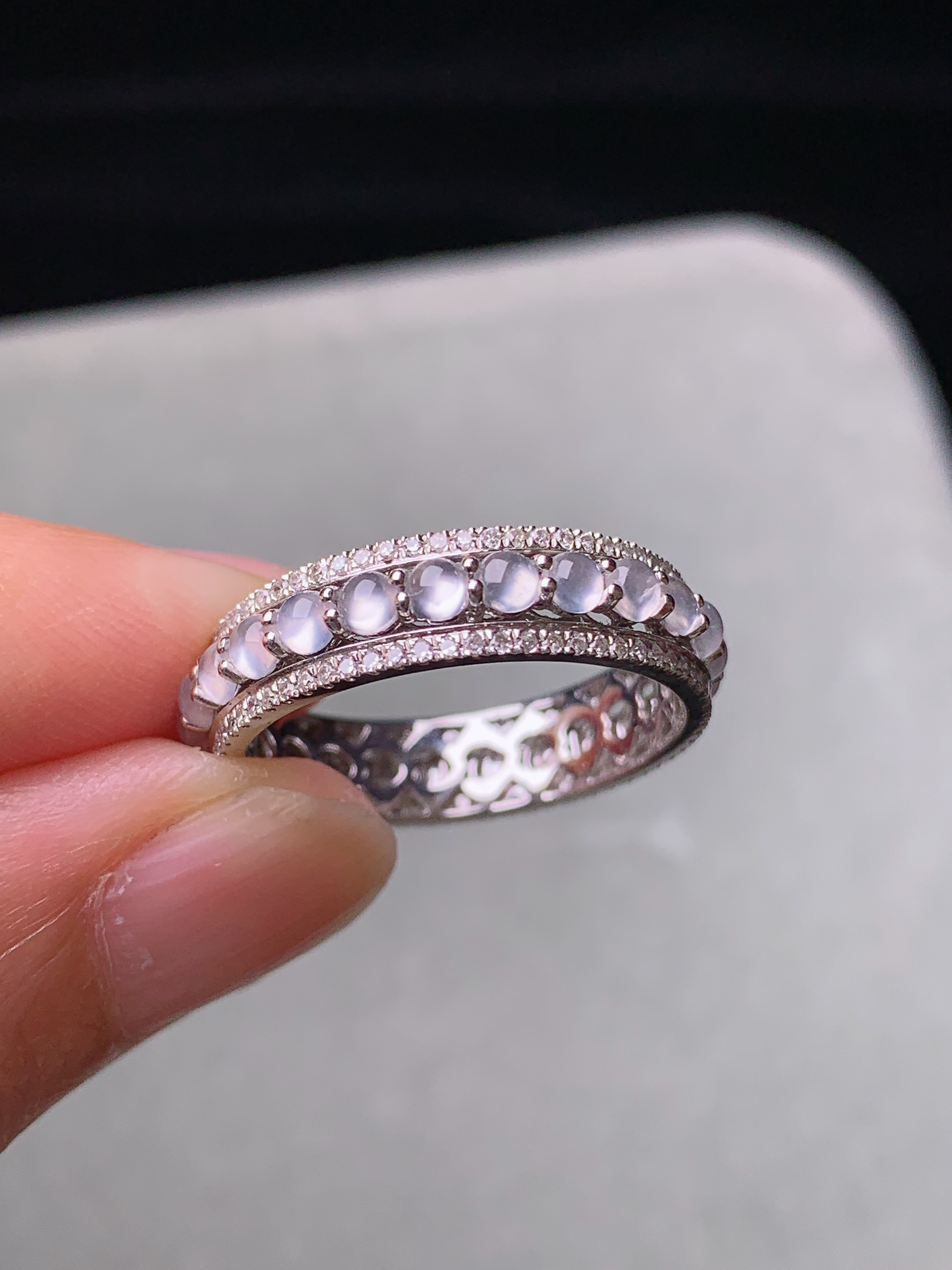 18k金钻镶嵌冰种蛋面组合时来运转戒指 玉质细腻 色泽艳丽清新 水润亮眼 圈口15.5 裸石尺寸2.