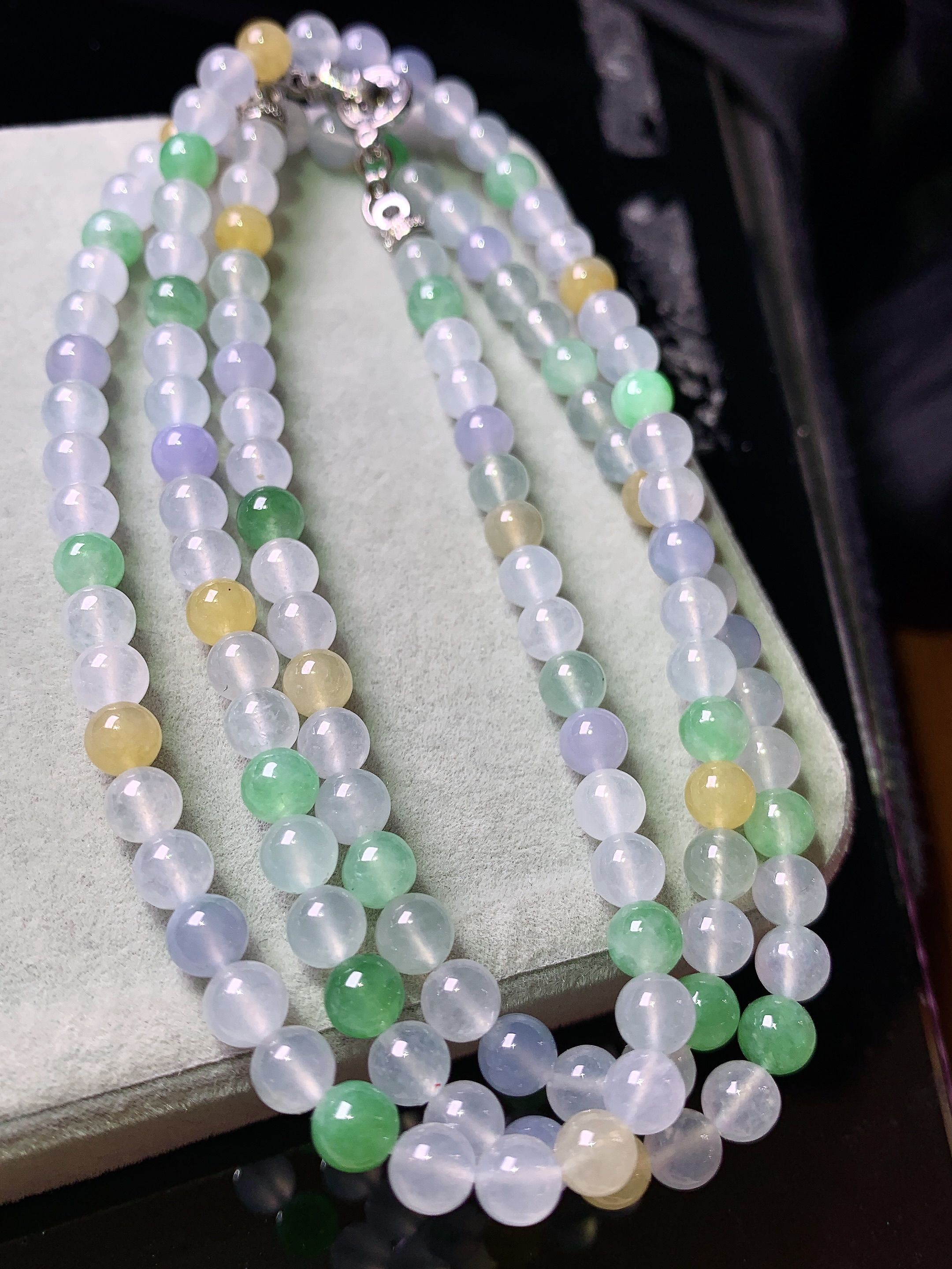 多彩圆珠项链 玉质细腻 色泽艳丽清新 水润亮眼 整体尺寸5c5