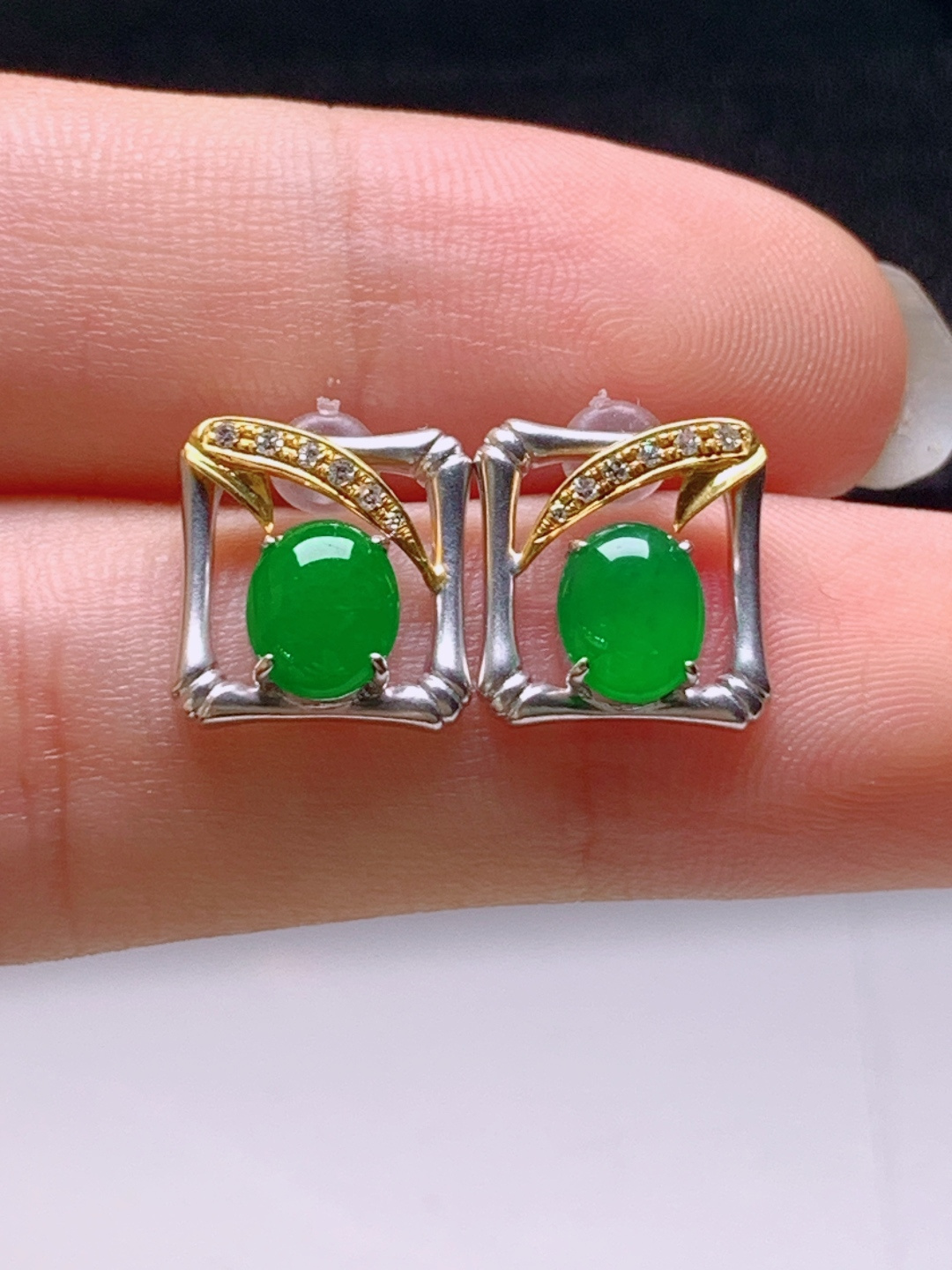 ️ 冰阳绿旦面耳钉，色阳水润，裸石6.6-5.1-2.4
