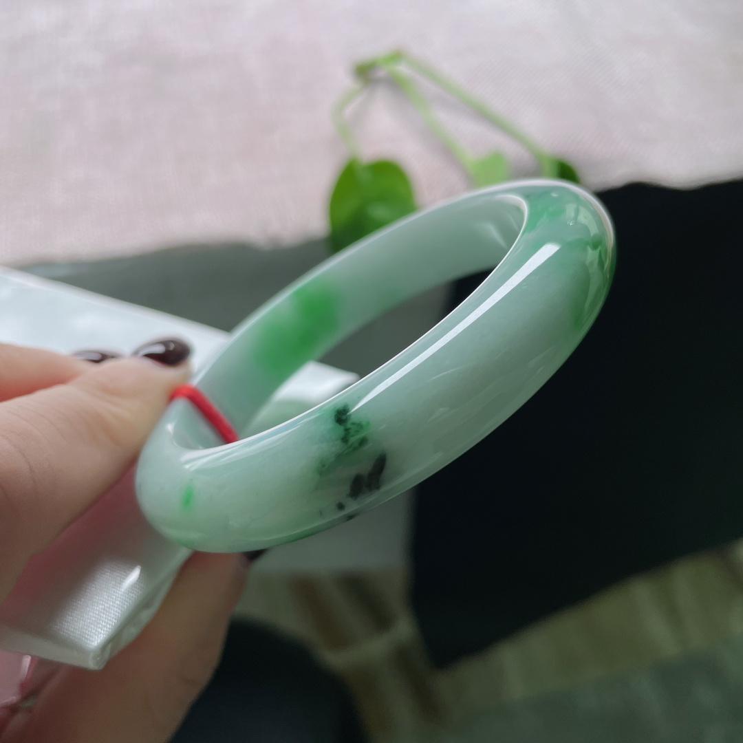 53.8/12/8.5，飘绿正圈，版型厚装大气，水头好，双色碰撞，别有意境，皮纹，无裂，ss50798a