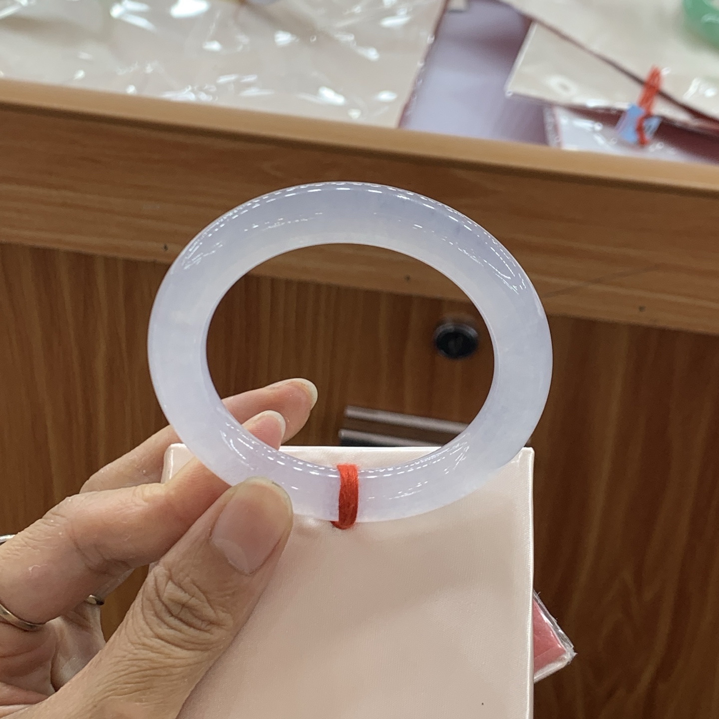 041643DKWJ白冰圆条翡翠手镯52.1-9.8-10.2