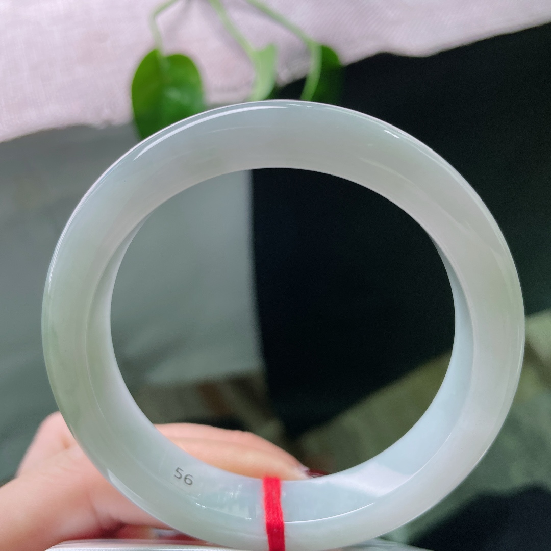 56.1/11.3/8.6绿底正圈，水润细腻，清新简约大方，贵气，无裂，ss49262a