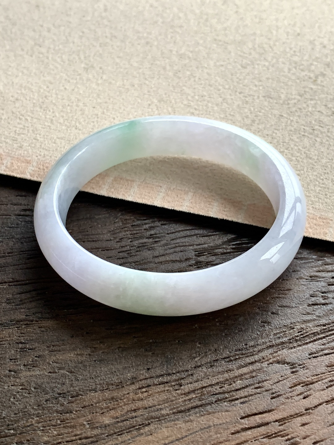 ️贵妃，55.3-47.8-12.4-6.9，冰白飘花，种老细腻，缅甸A货翡翠，无裂，44.6克