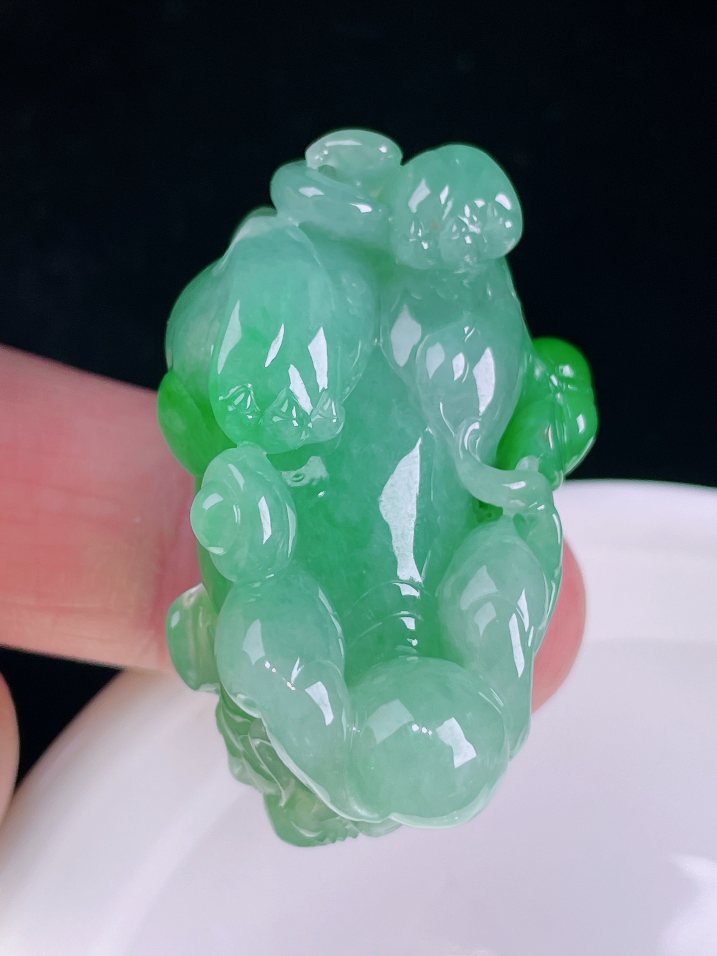 ️辣绿貔貅，老种起光，细底通透，尺寸：41.5/16.8/21.5mm0417