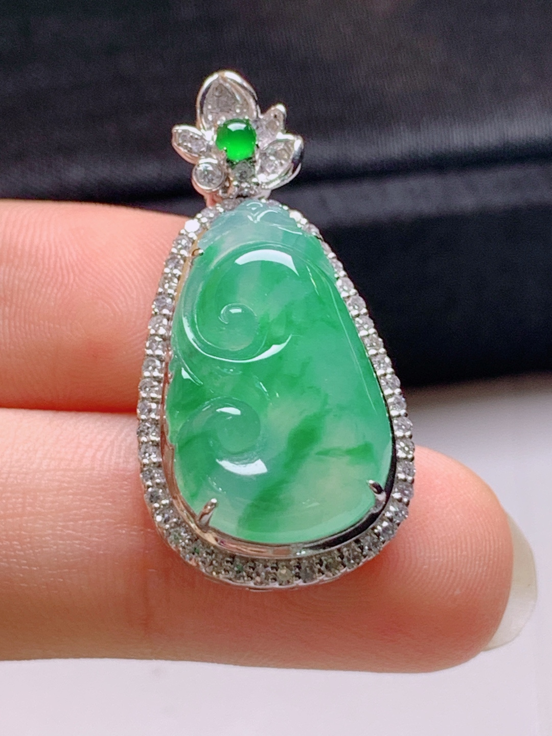️ 冰阳绿如意吊坠，无裂色阳饱满，裸石20.1-12.5-4.131.1-15.8-9.4
