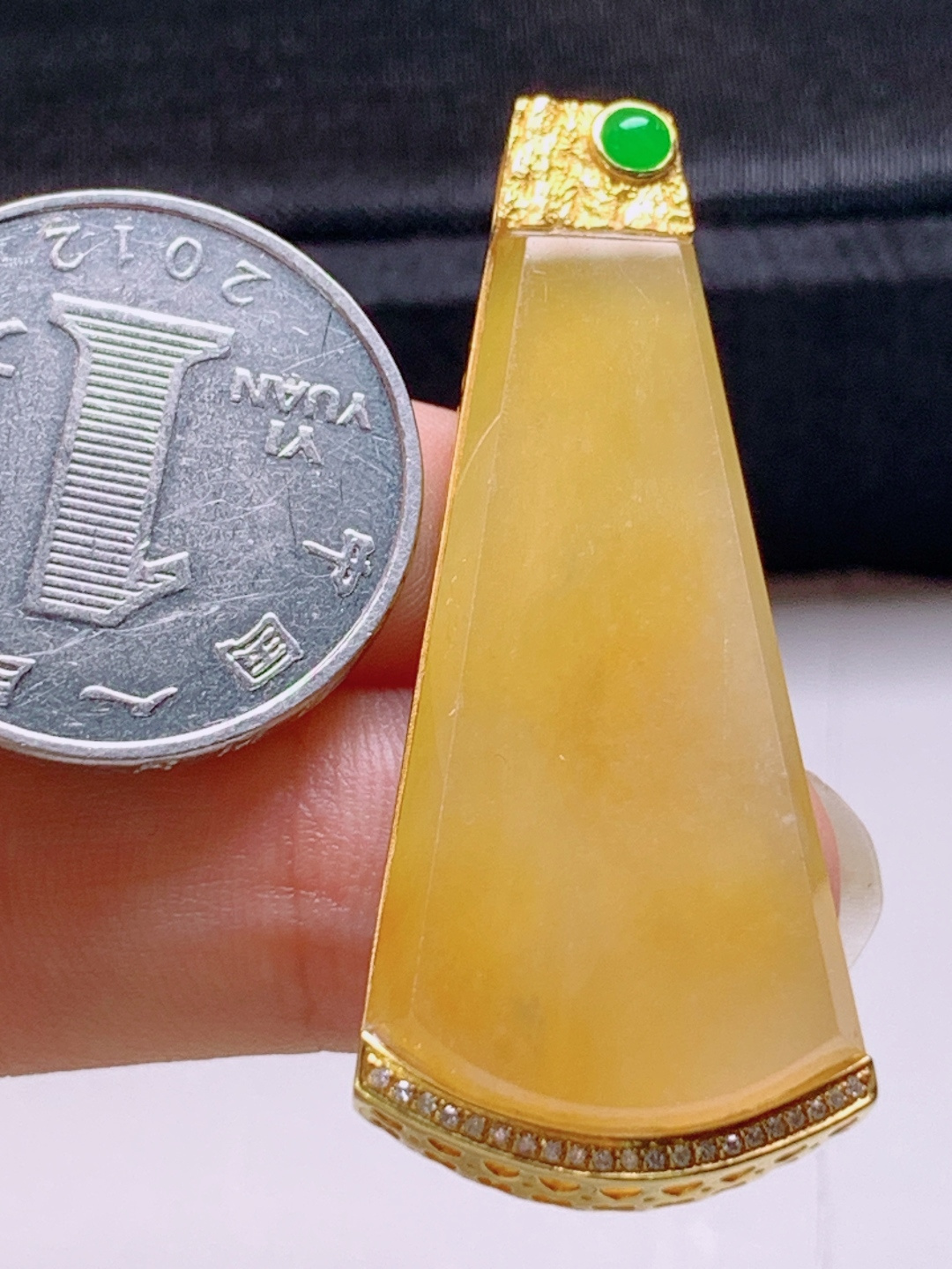 ️ 冰黄翡无事牌吊坠，无裂色正饱满，裸石38.8-19.2-4.447.1-6.4