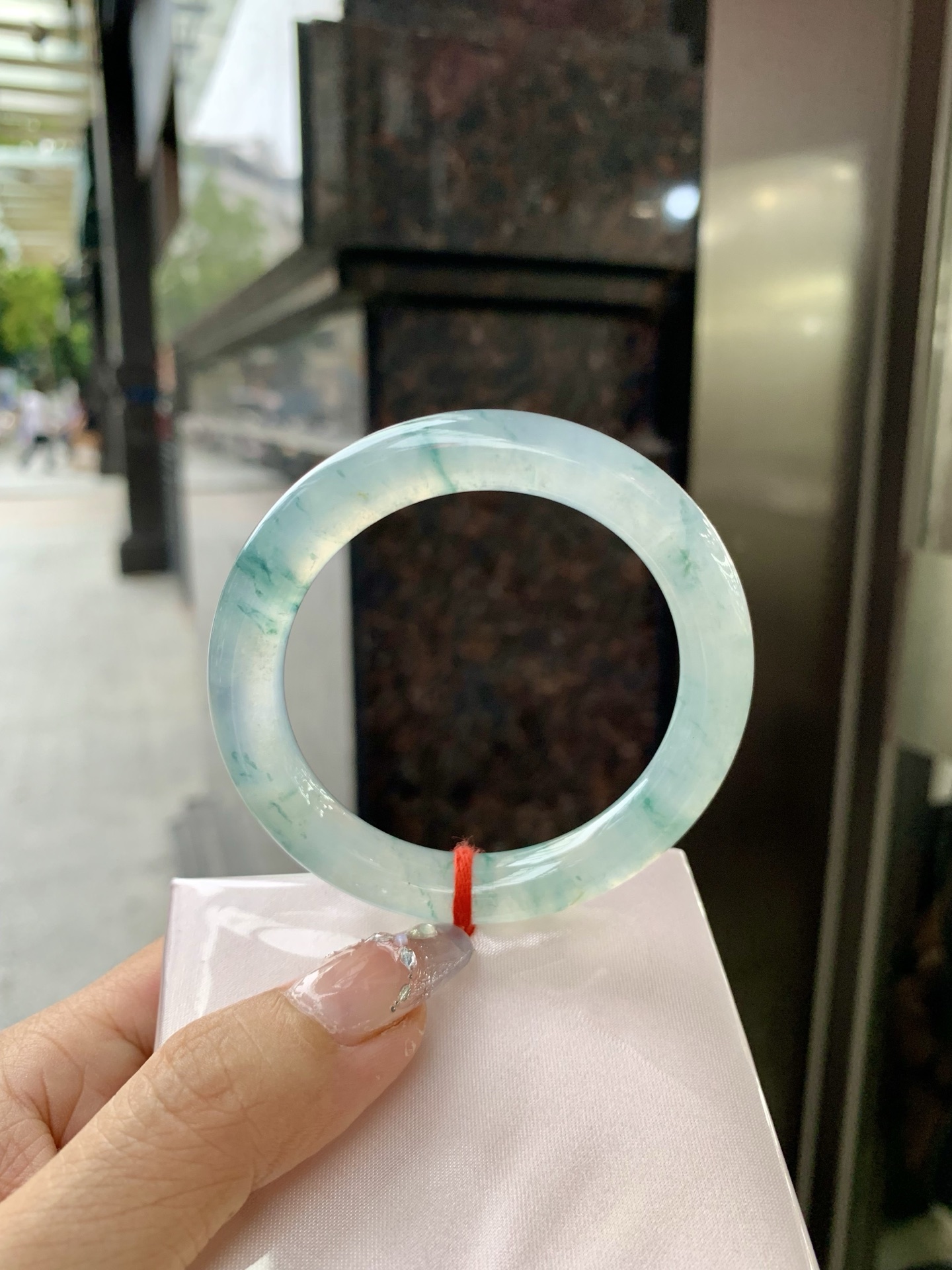 冰飘花圆条，50.5/8.9/9，0417-N465，打灯细纹，不影响，底妆冰透，胶润细腻，蓝花灵动飘逸，勾勒出一幅唯美诗意的山水意境画，古典优雅又秀气，有纹