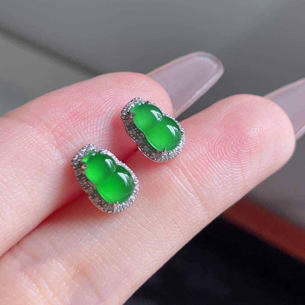 ️ 冰阳绿葫芦耳钉 色泽鲜艳 种老水润 18k金镶嵌 整体 9.7/6.7 裸石 7.9/4.9