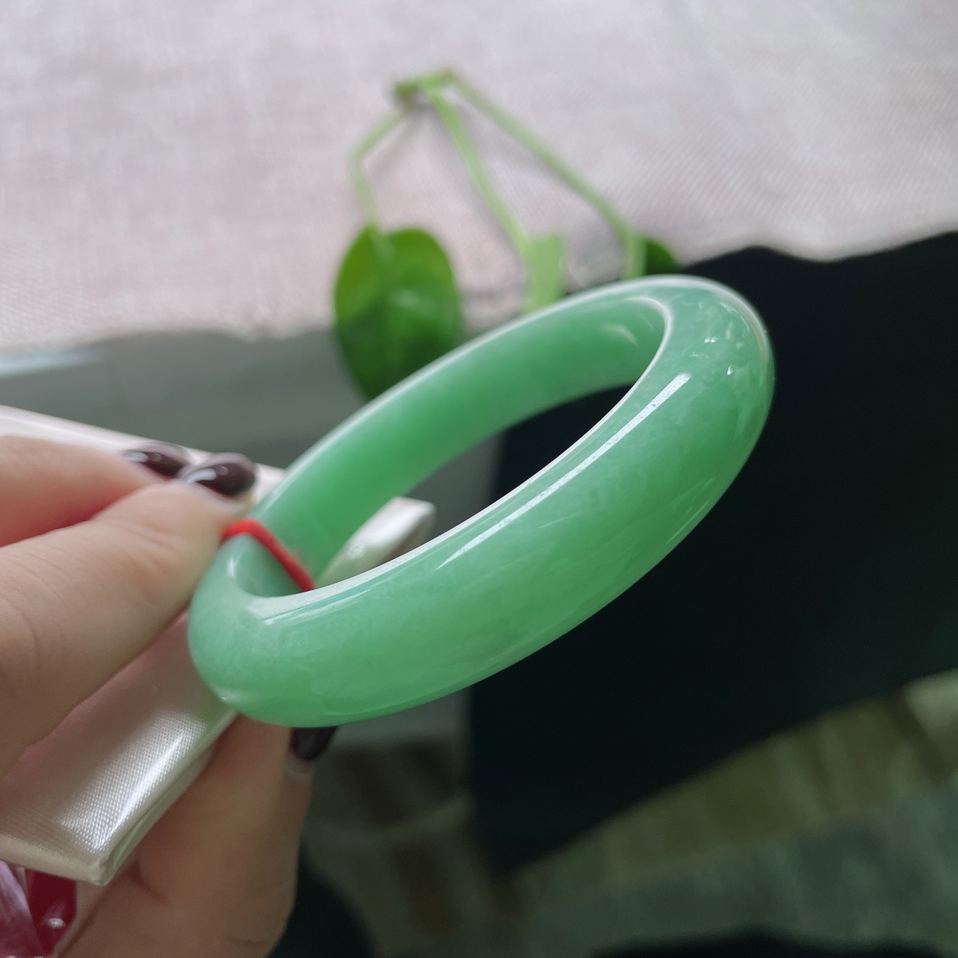 51.7/11.9/8.2，苹果绿正圈，翠色伊人，碧波荡漾，举手投足尽显贵气，晶体，无裂，ss50805a