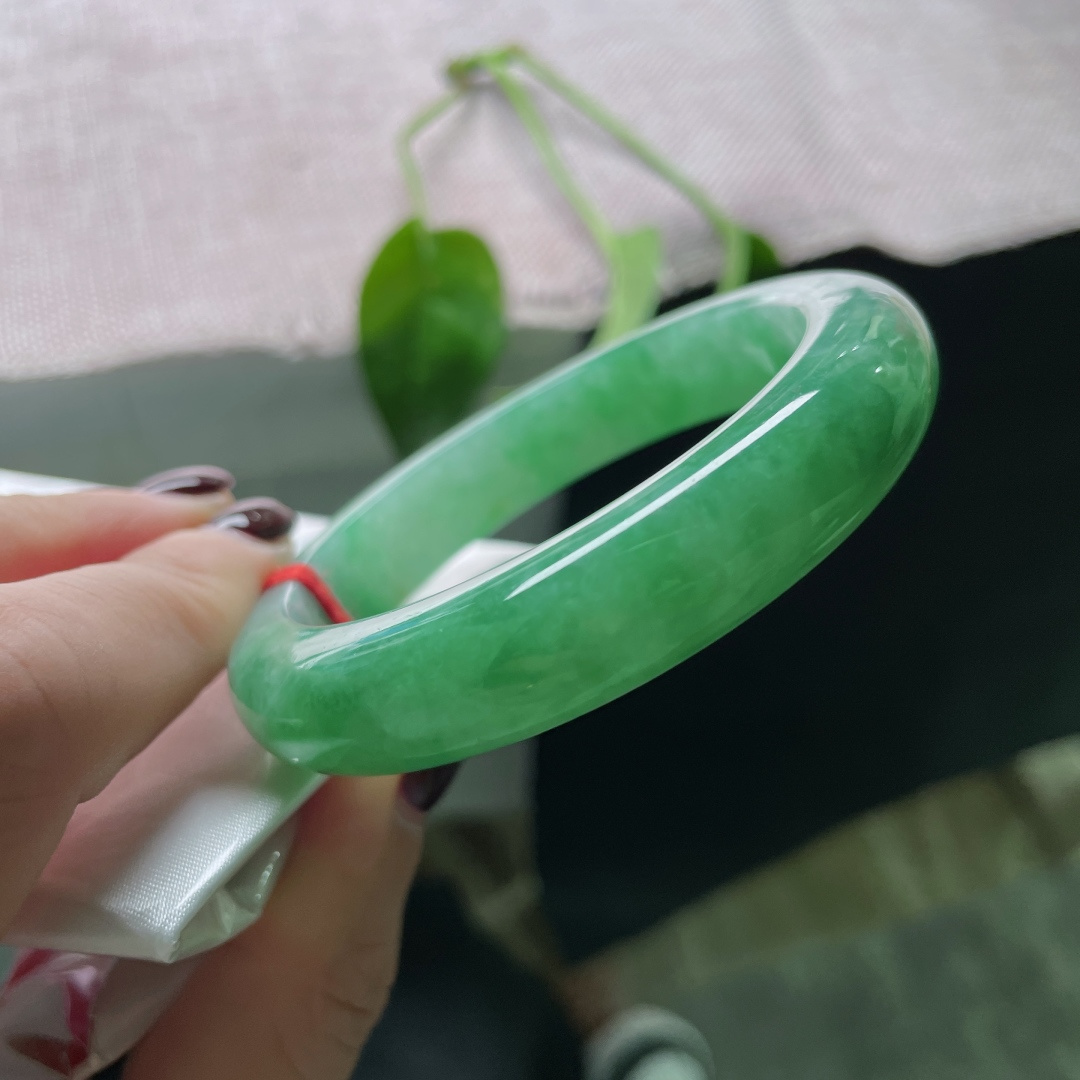 54.5/8.7绿底正圈，如青山含黛，叠翠连绵，水润，种老，有纹，ss50684a