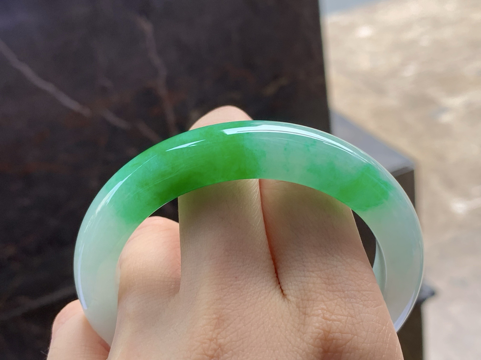 辣绿手镯
颜色漂亮 58.5/12.2/9.6mm