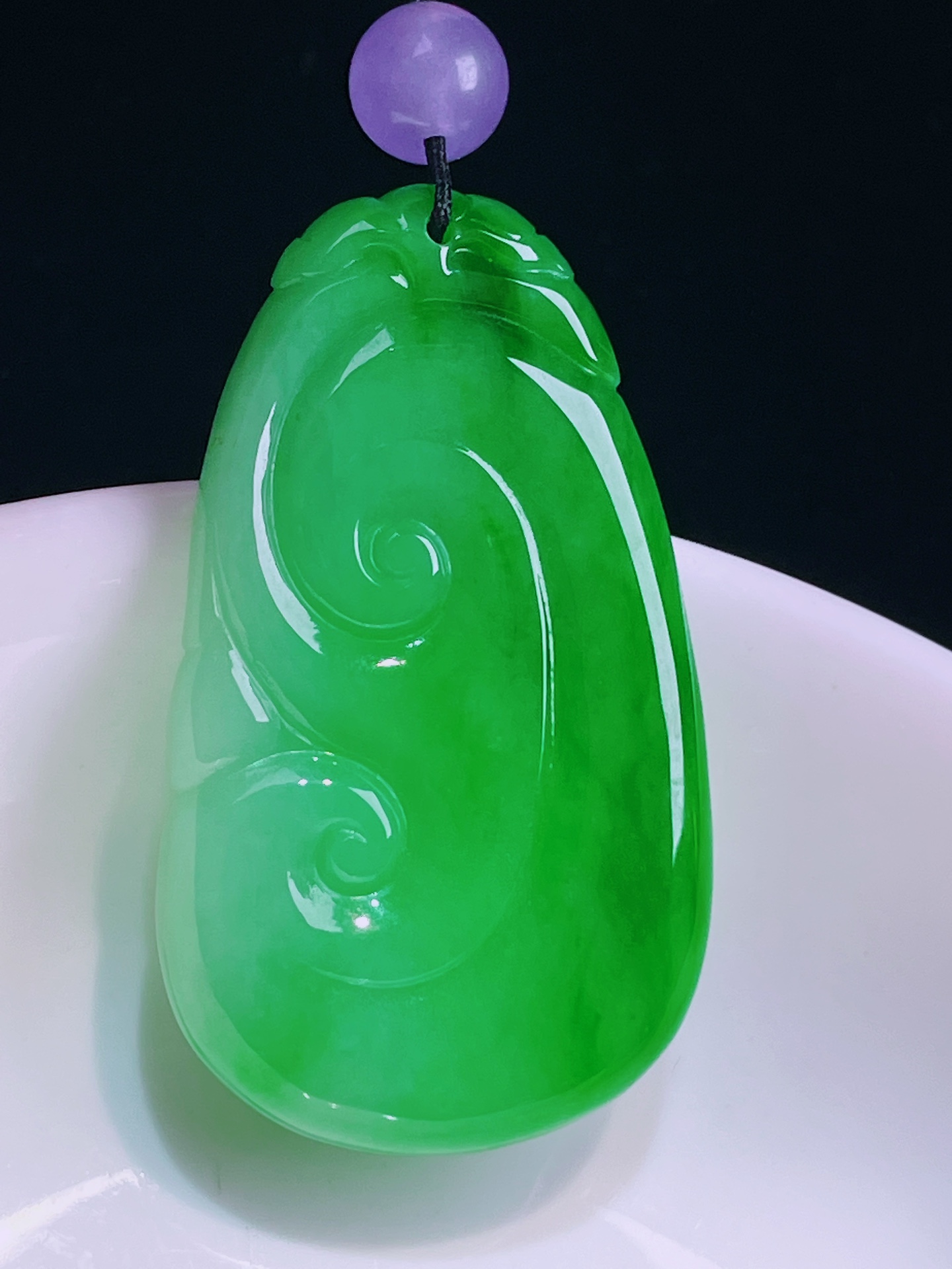 ️辣绿如意，老种起光，细底通透，尺寸：38.5/22.7/4.7mm0417