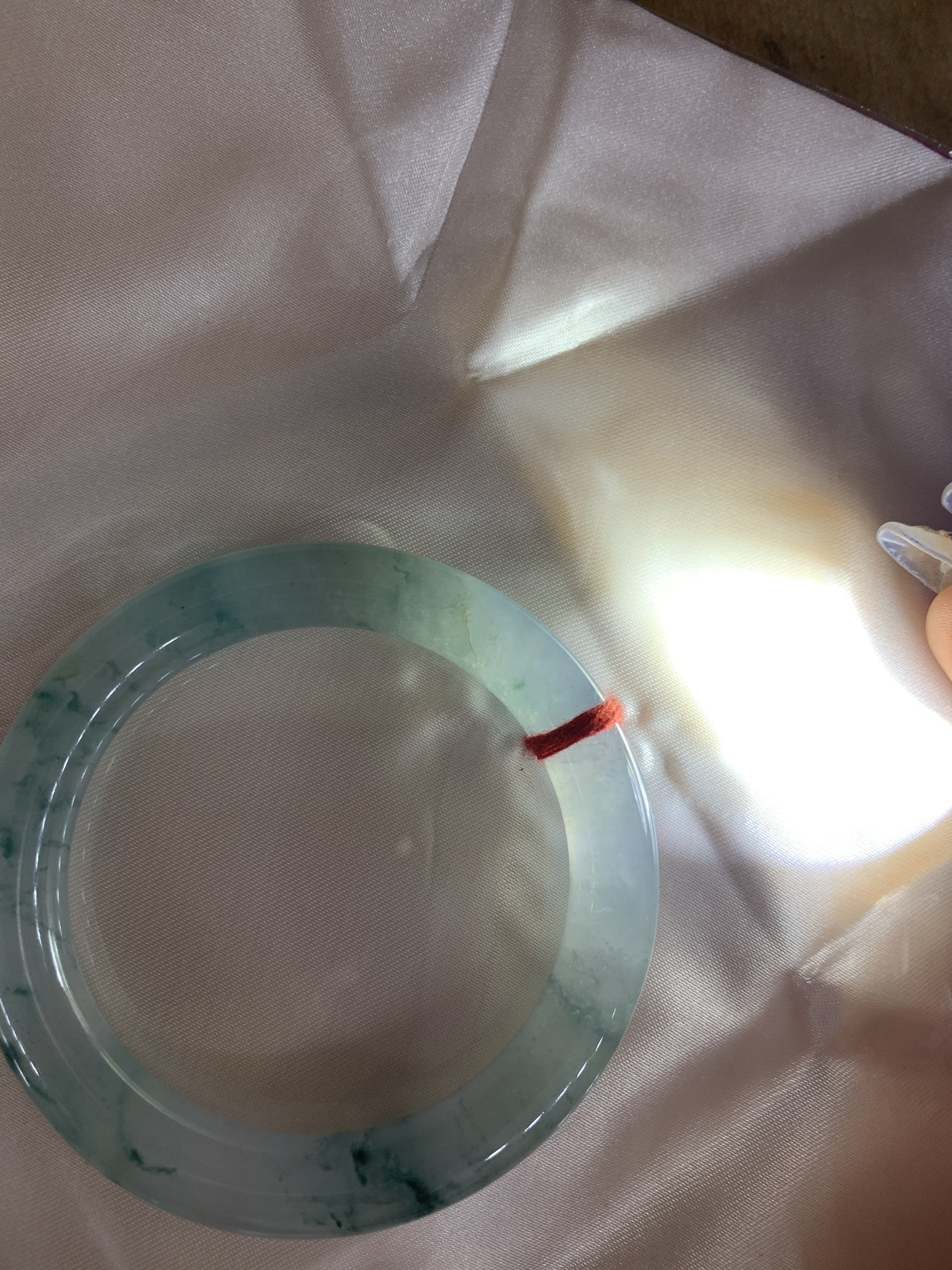 冰飘花圆条，50.5/8.9/9，0417-N465，打灯细纹，不影响，底妆冰透，胶润细腻，蓝花灵动飘逸，勾勒出一幅唯美诗意的山水意境画，古典优雅又秀气，有纹