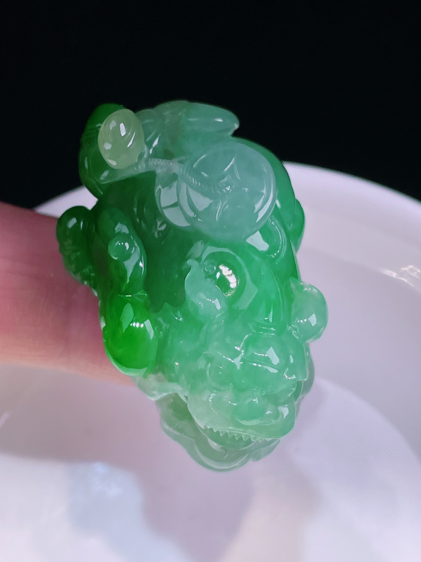 ️辣绿貔貅，老种起光，细底通透，尺寸：41.5/16.8/21.5mm0417