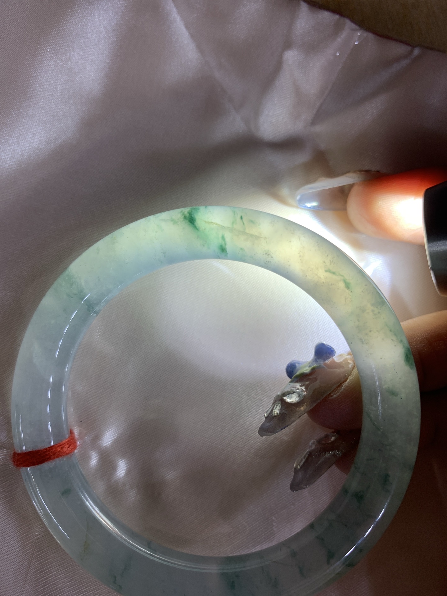 冰飘花圆条，50.5/8.9/9，0417-N465，打灯细纹，不影响，底妆冰透，胶润细腻，蓝花灵动飘逸，勾勒出一幅唯美诗意的山水意境画，古典优雅又秀气，有纹