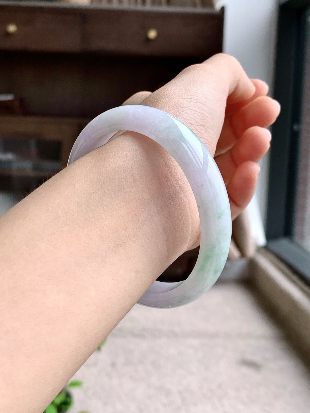 ️贵妃，55.3-47.8-12.4-6.9，冰白飘花，种老细腻，缅甸A货翡翠，无裂，44.6克