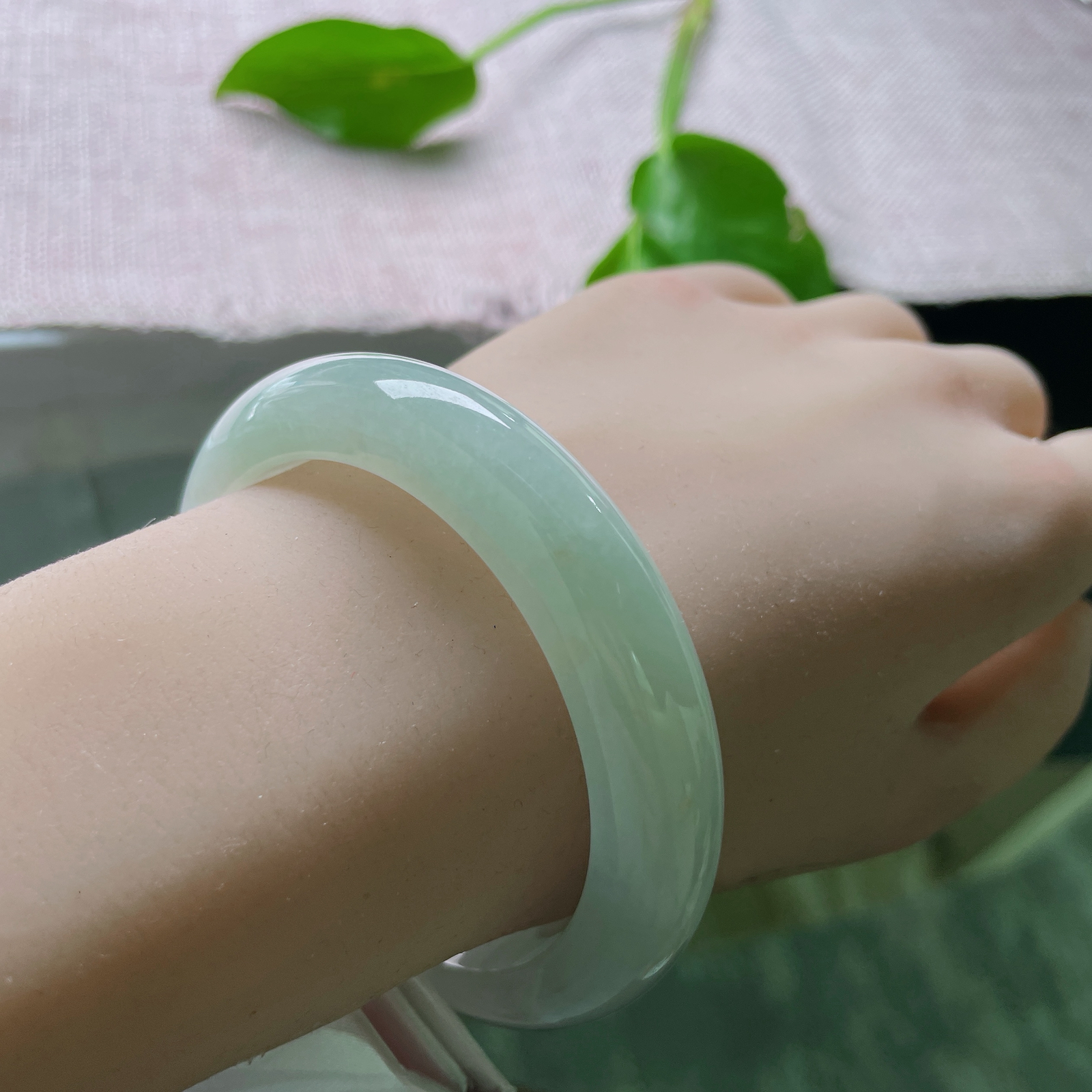 55.2/12.5/8.9，淡绿底正圈，水润细腻，种老，如沐春风，佩戴优雅端庄，ss50935a