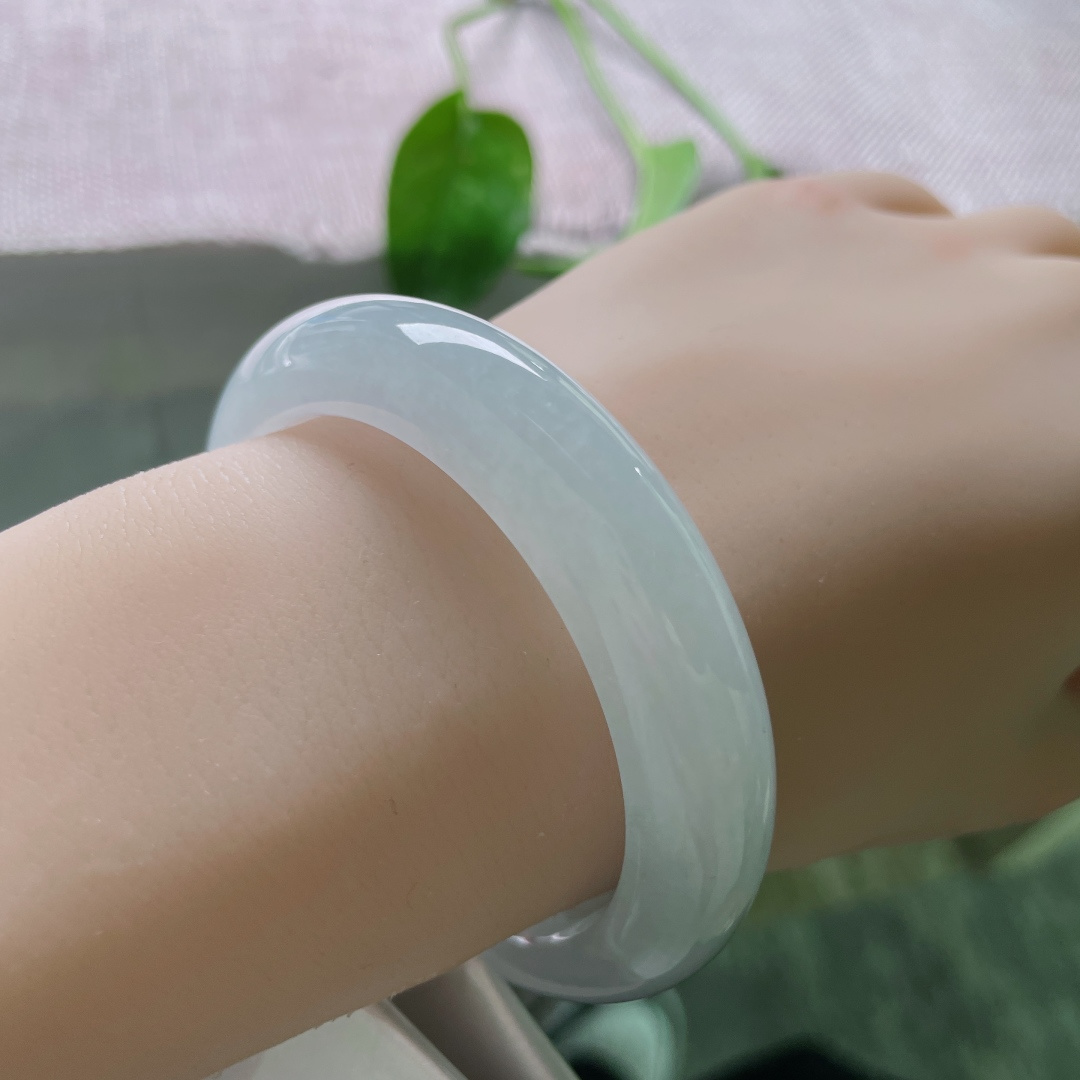 52.2/12.4/7.7绿底正圈，微紫，是晨曦未醒的梦，染上了一层淡淡的紫，通透又疏离。无裂，ss49468a