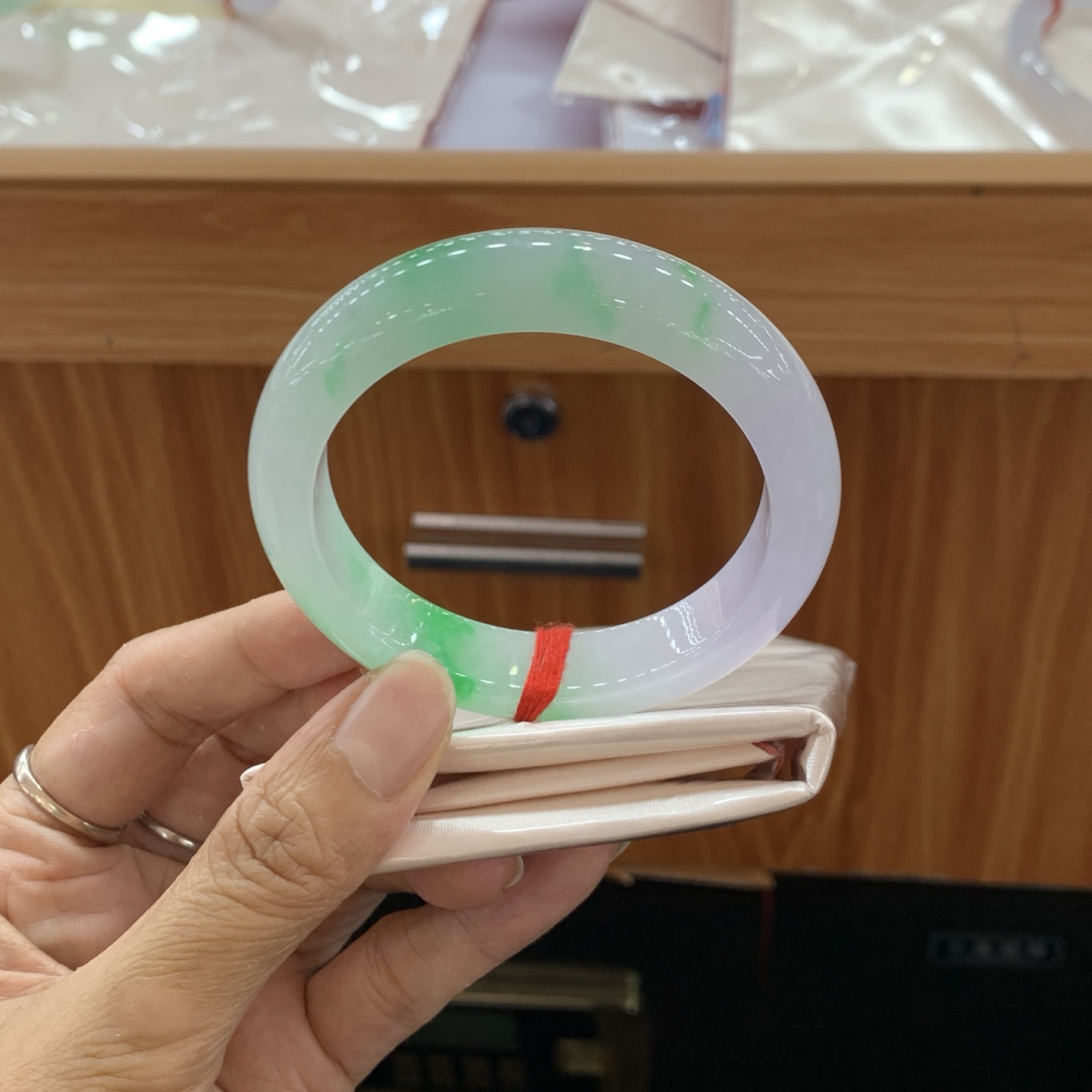 041644WJ冰春彩正圈翡翠手镯55.3-13-8.5