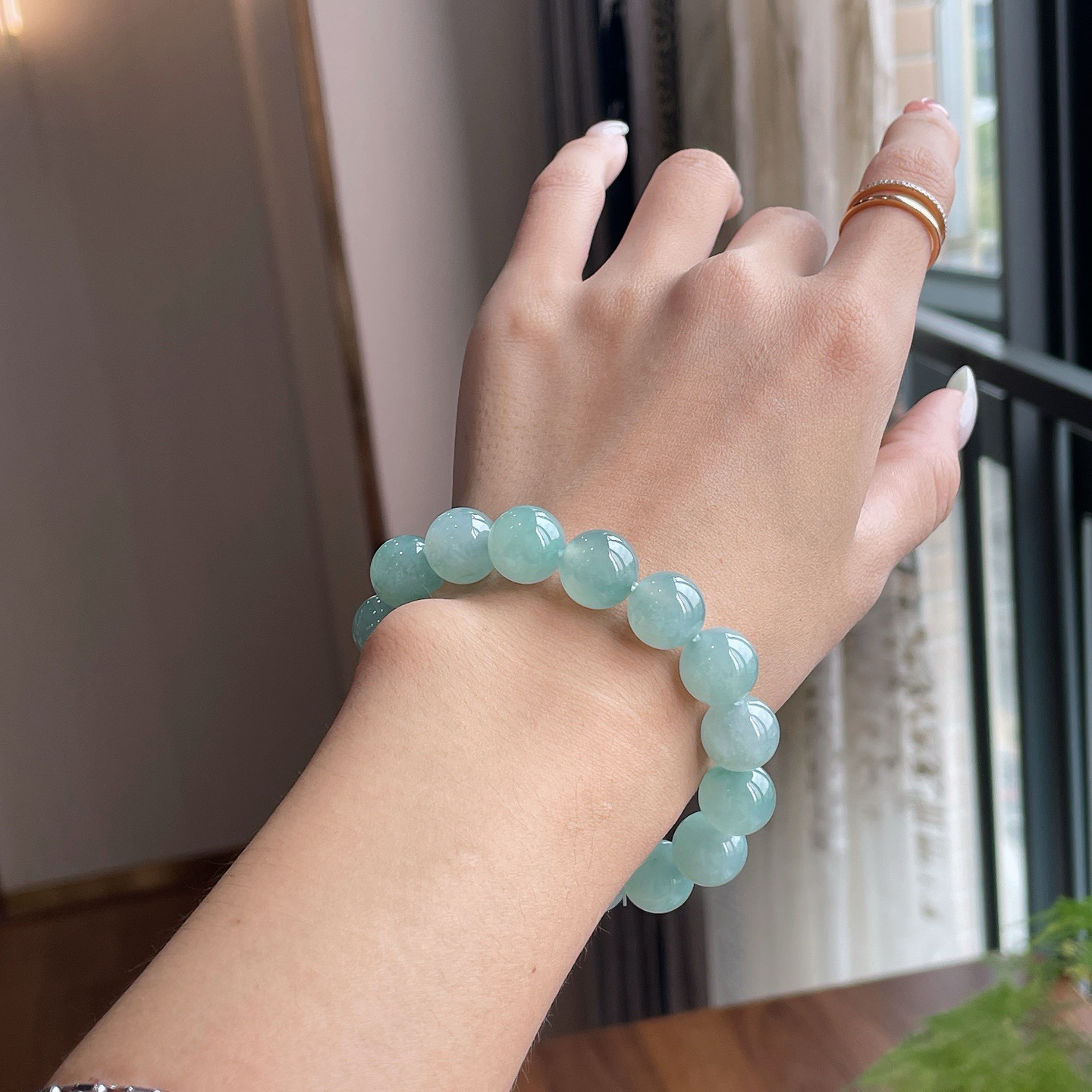 仅一条 冰蓝手串 
尺寸：12.4/16颗