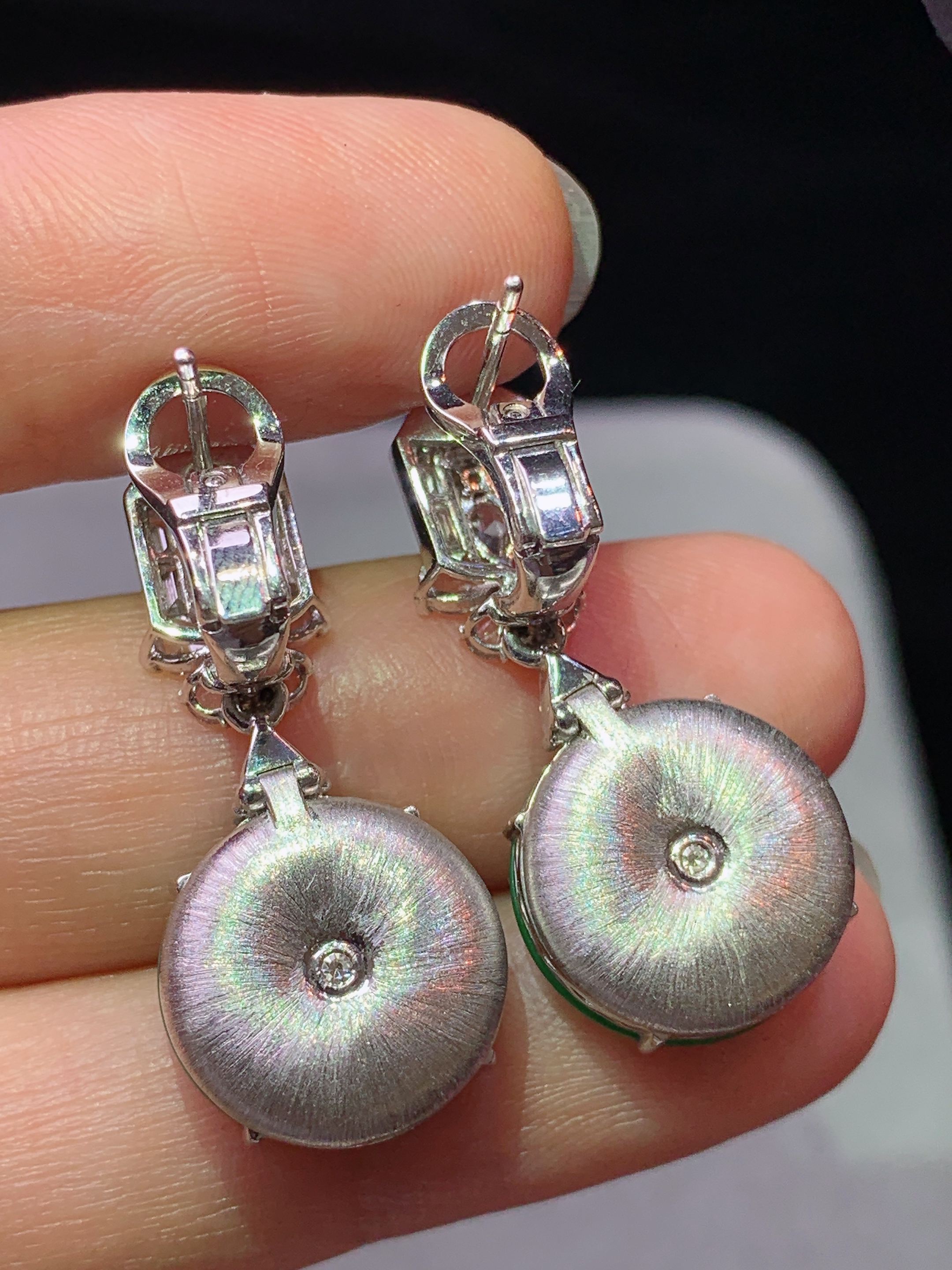 18k金钻镶嵌阳绿平安扣耳坠 玉质细腻 色泽艳丽清新 水润亮眼 整体尺寸28*13.2*5.8g1